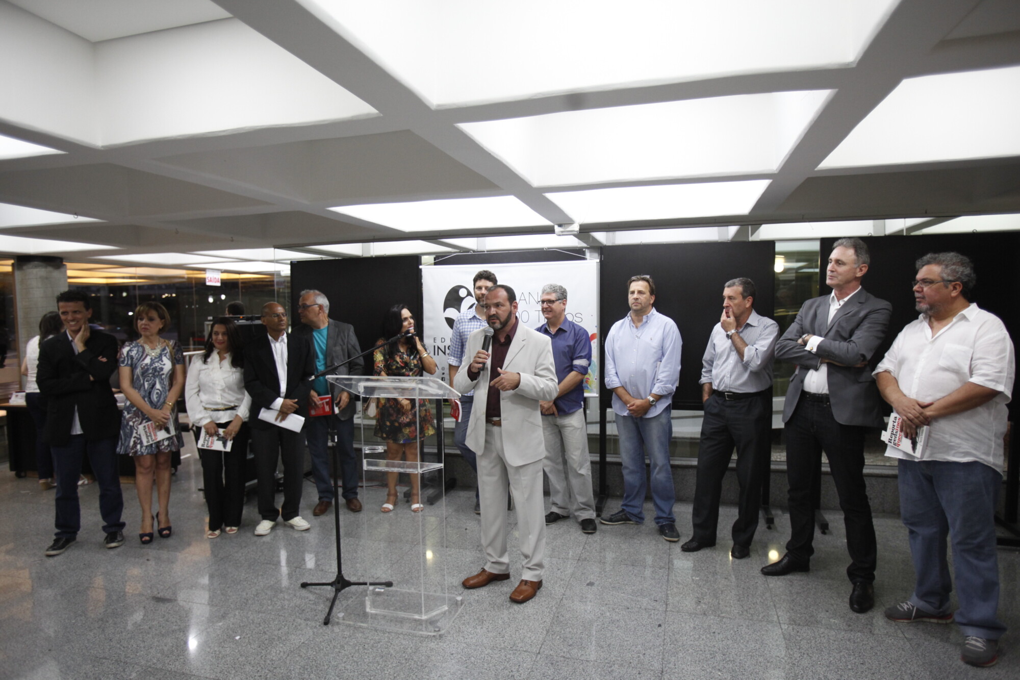 Jornalistas lançam livro “Reportagens inesquecíveis” na Assembleia Legislativa