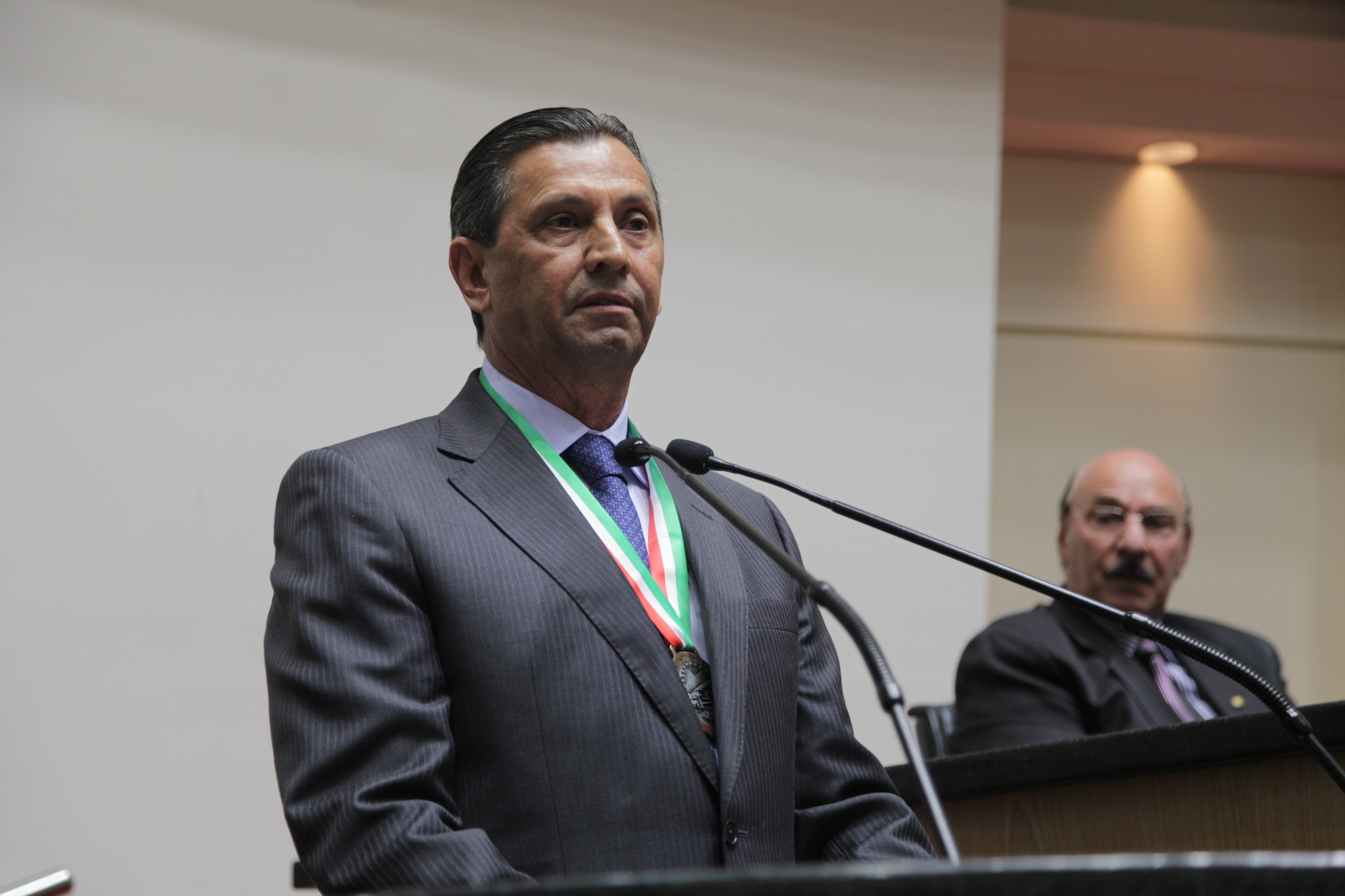 Julio Garcia fala em nome dos homenageados. Sessão Solene de concessão da Comenda do Legislativo Catarinense. Foto: Solon Soares/Agência AL