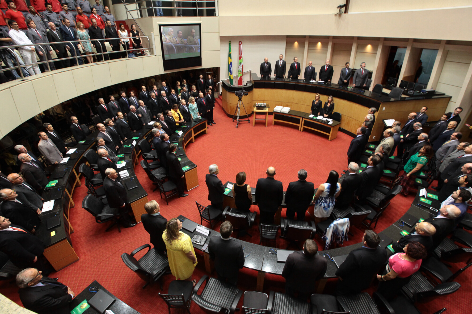 Parlamentares concedem Comenda do Legislativo a personalidades