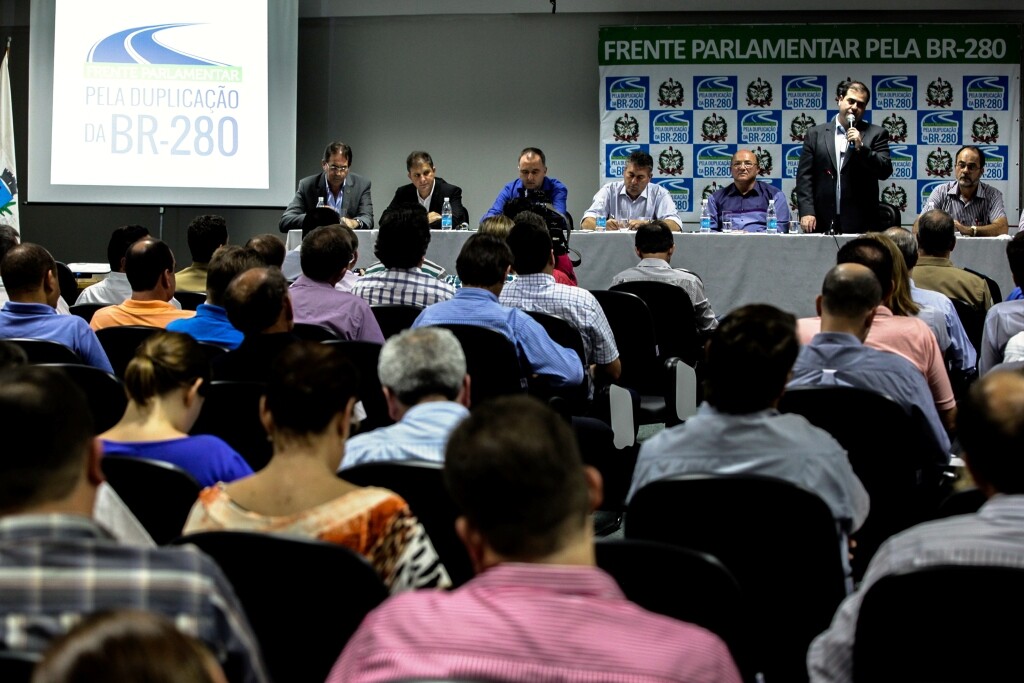 Evento em Guaramirim, na tarde desta segunda-feira (1º), marcou o lançamento da Frente Parlamentar Mista da BR-280. FOTO: Carlos Kilian/Agência AL