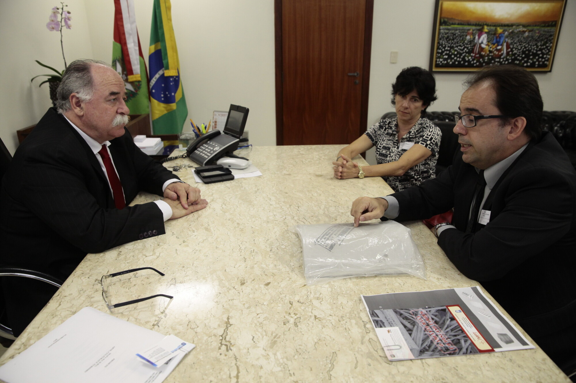Procuradores regionais do trabalho, Luciano Leivas e Ângela Cristina Santos, se reuniram com o presidente Titon FOTO: Miriam Zomer/Agência AL