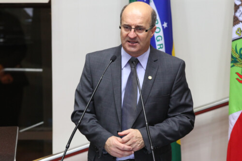Zé Milton cobra solução para dívida com hospitais