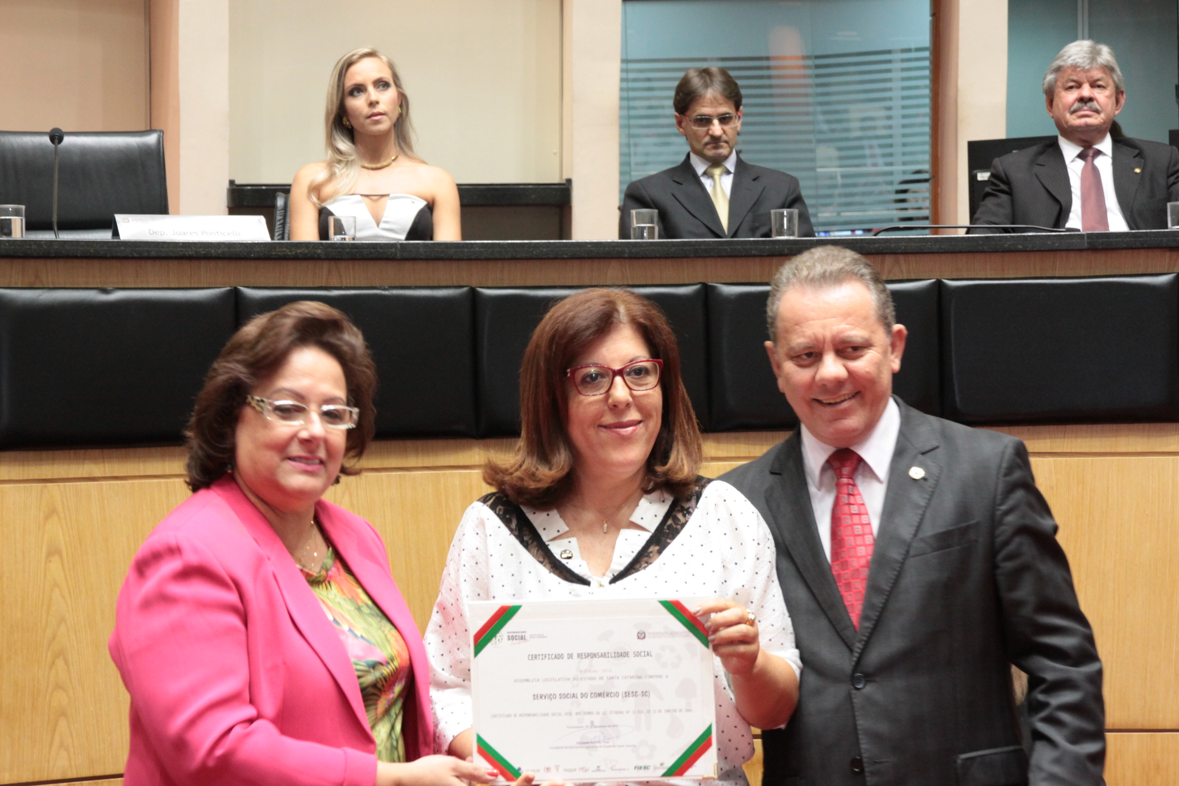 Homenageados na Sessão Especial de Certificação de Responsabilidade Social. Foto: Eduardo Guedes de Oliveira/Alesc