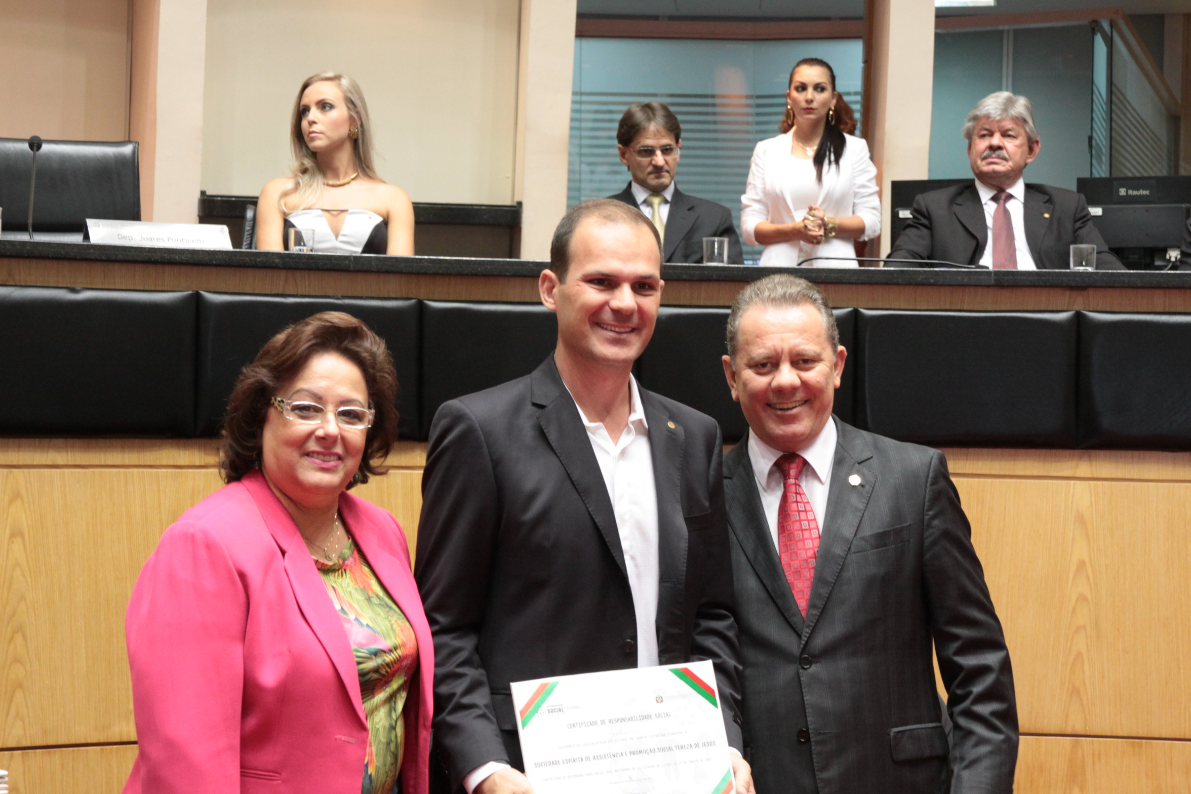 Homenageados na Sessão Especial de Certificação de Responsabilidade Social. Foto: Eduardo Guedes de Oliveira/Alesc