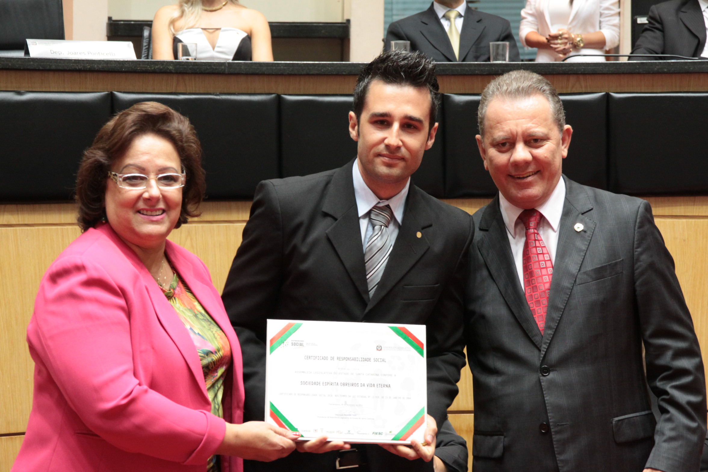 Homenageados na Sessão Especial de Certificação de Responsabilidade Social. Foto: Eduardo Guedes de Oliveira/Alesc