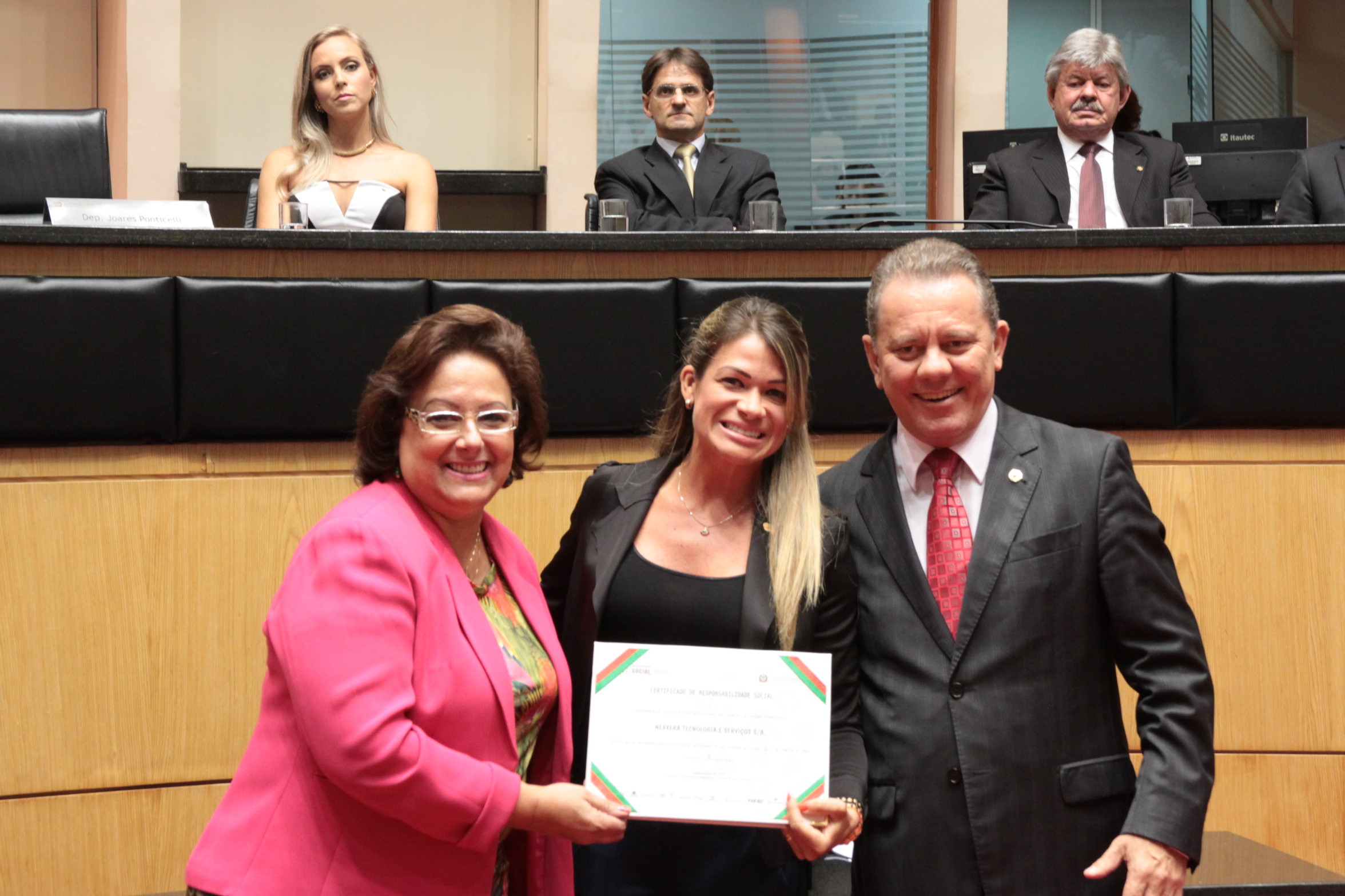 Homenageados na Sessão Especial de Certificação de Responsabilidade Social. Foto: Eduardo Guedes de Oliveira/Alesc