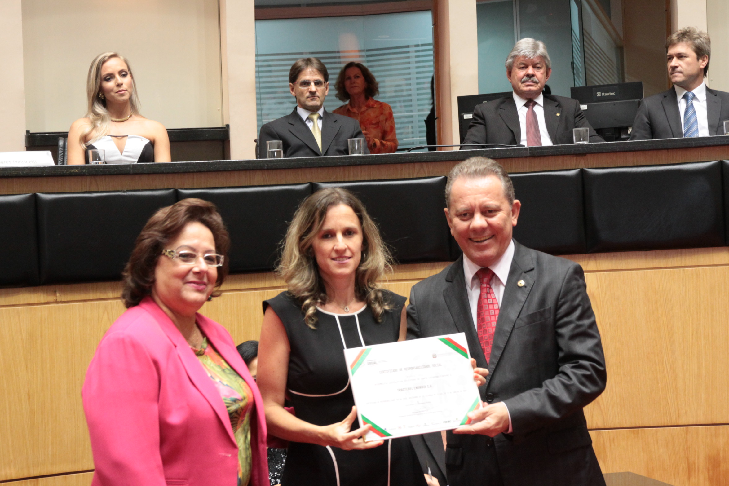 Homenageados na Sessão Especial de Certificação de Responsabilidade Social. Foto: Eduardo Guedes de Oliveira/Alesc