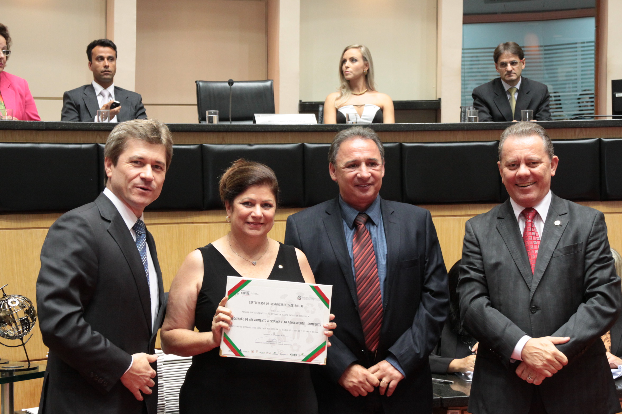 Homenageados na Sessão Especial de Certificação de Responsabilidade Social. Foto: Eduardo Guedes de Oliveira/Alesc