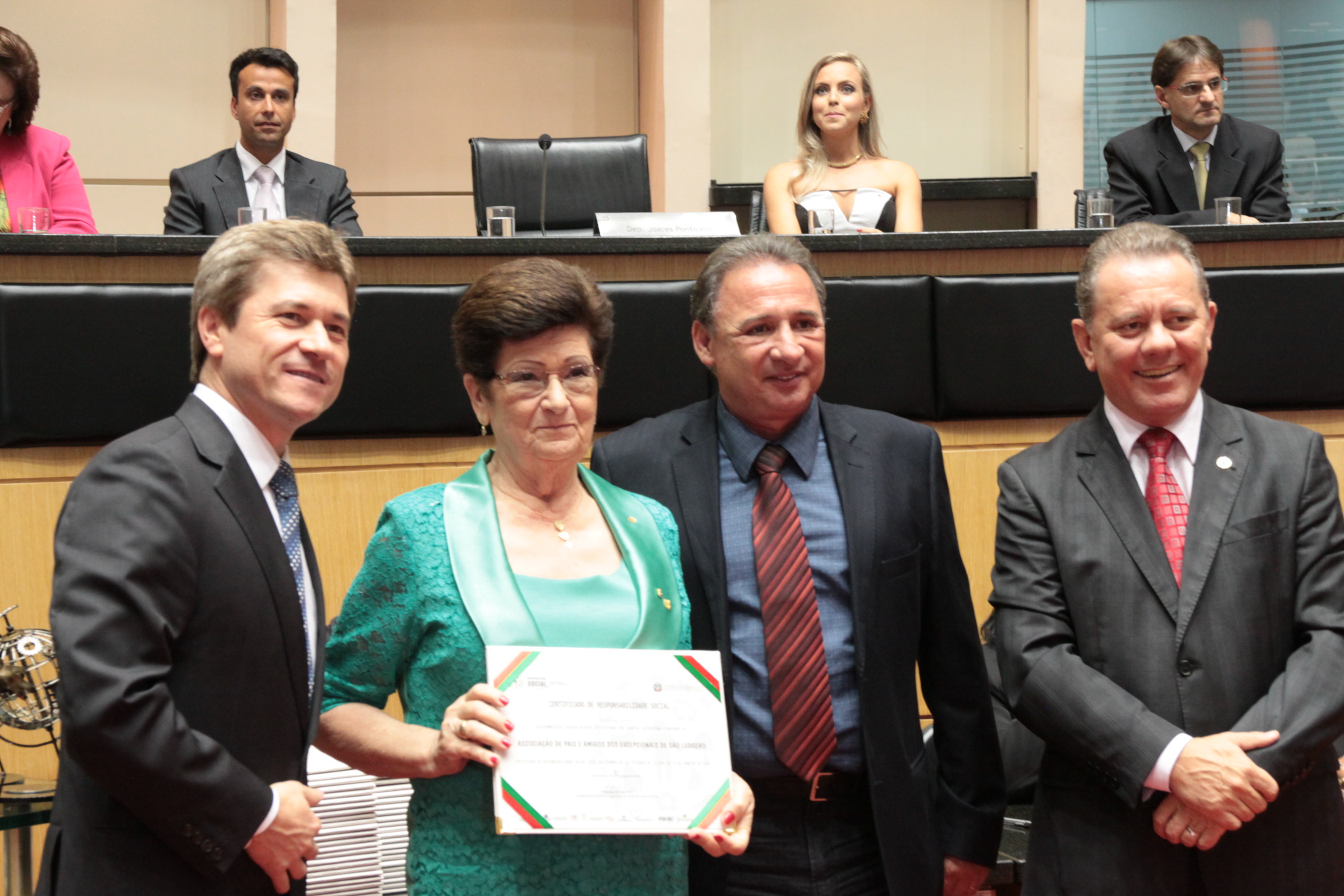 Homenageados na Sessão Especial de Certificação de Responsabilidade Social. Foto: Eduardo Guedes de Oliveira/Alesc