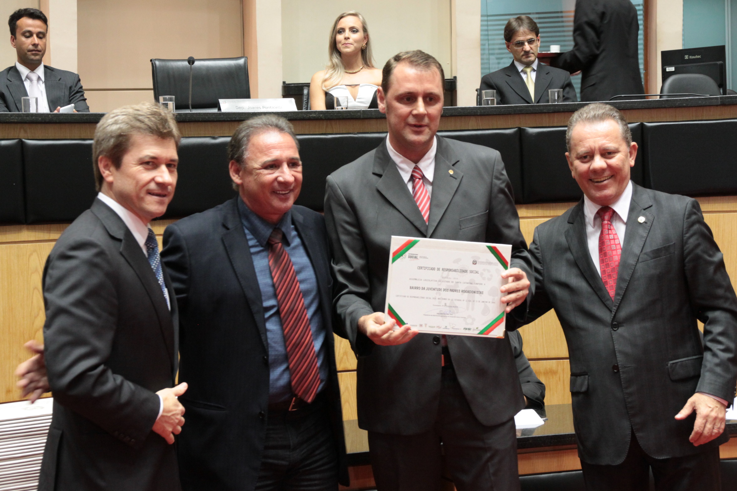 Homenageados na Sessão Especial de Certificação de Responsabilidade Social. Foto: Eduardo Guedes de Oliveira/Alesc