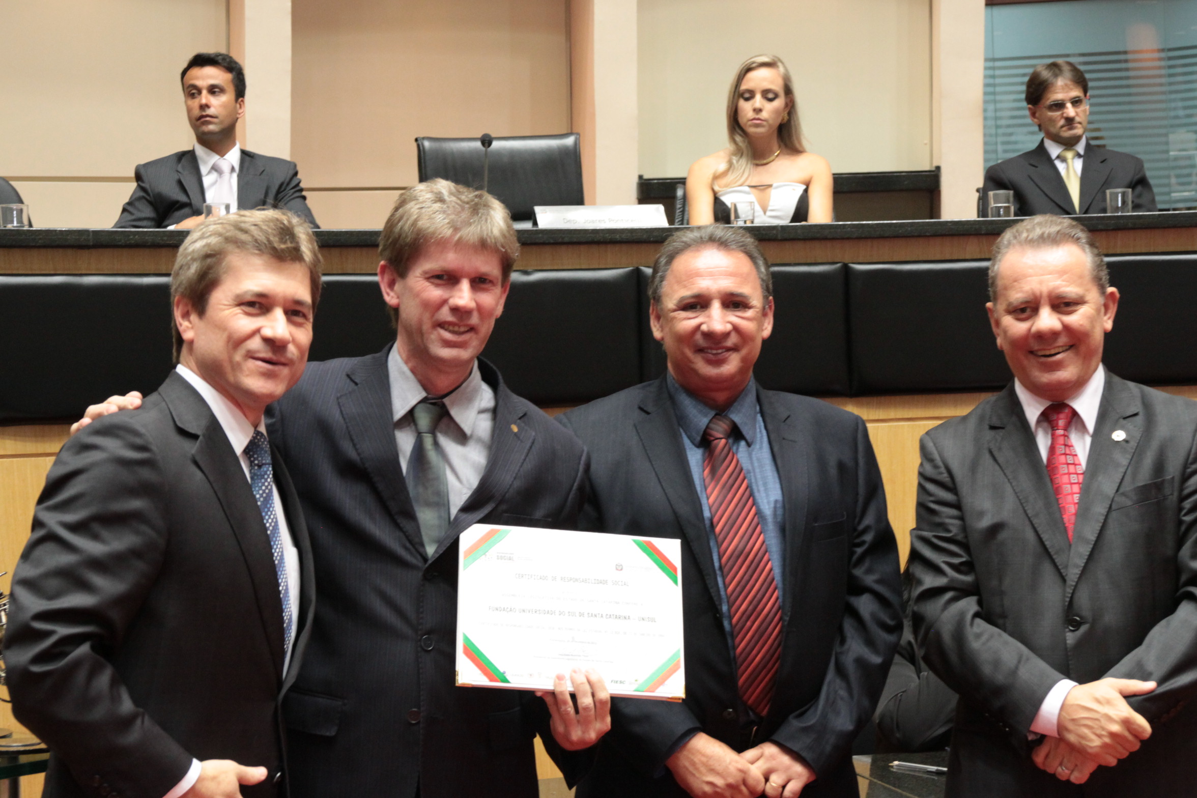 Homenageados na Sessão Especial de Certificação de Responsabilidade Social. Foto: Eduardo Guedes de Oliveira/Alesc