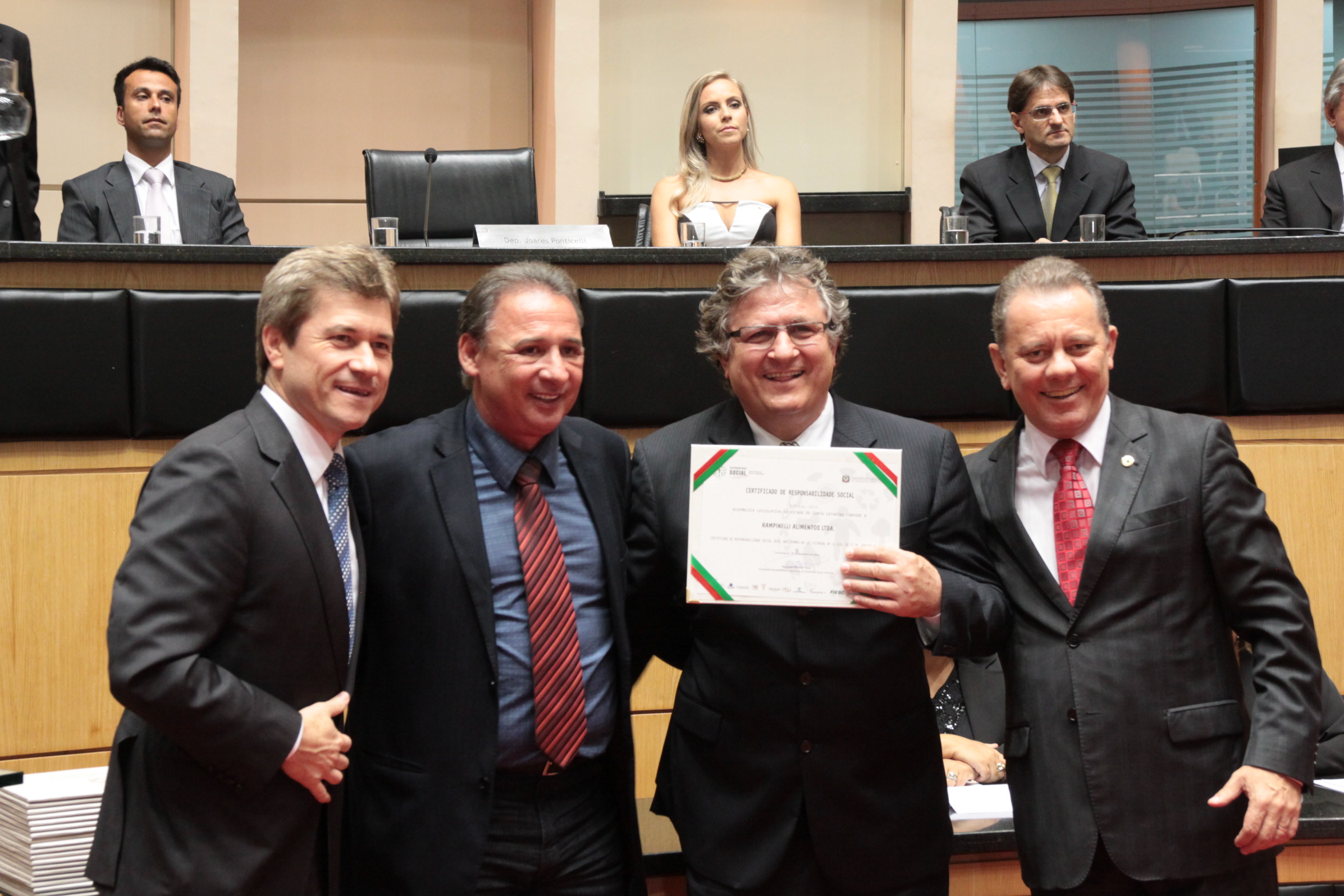 Homenageados na Sessão Especial de Certificação de Responsabilidade Social. Foto: Eduardo Guedes de Oliveira/Alesc