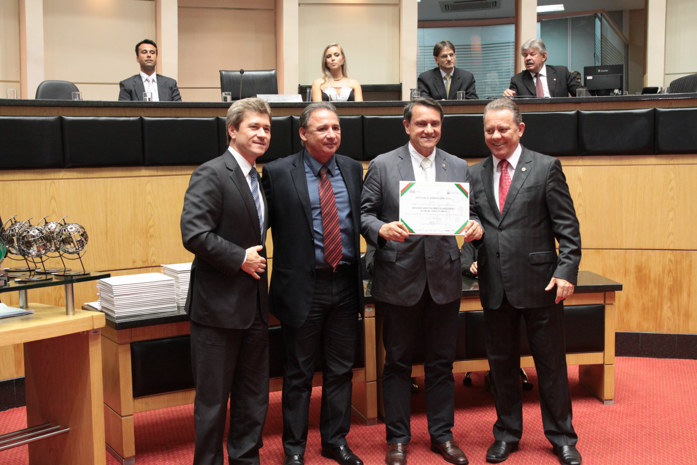 Homenageados na Sessão Especial de Certificação de Responsabilidade Social. Foto: Eduardo Guedes de Oliveira/Alesc