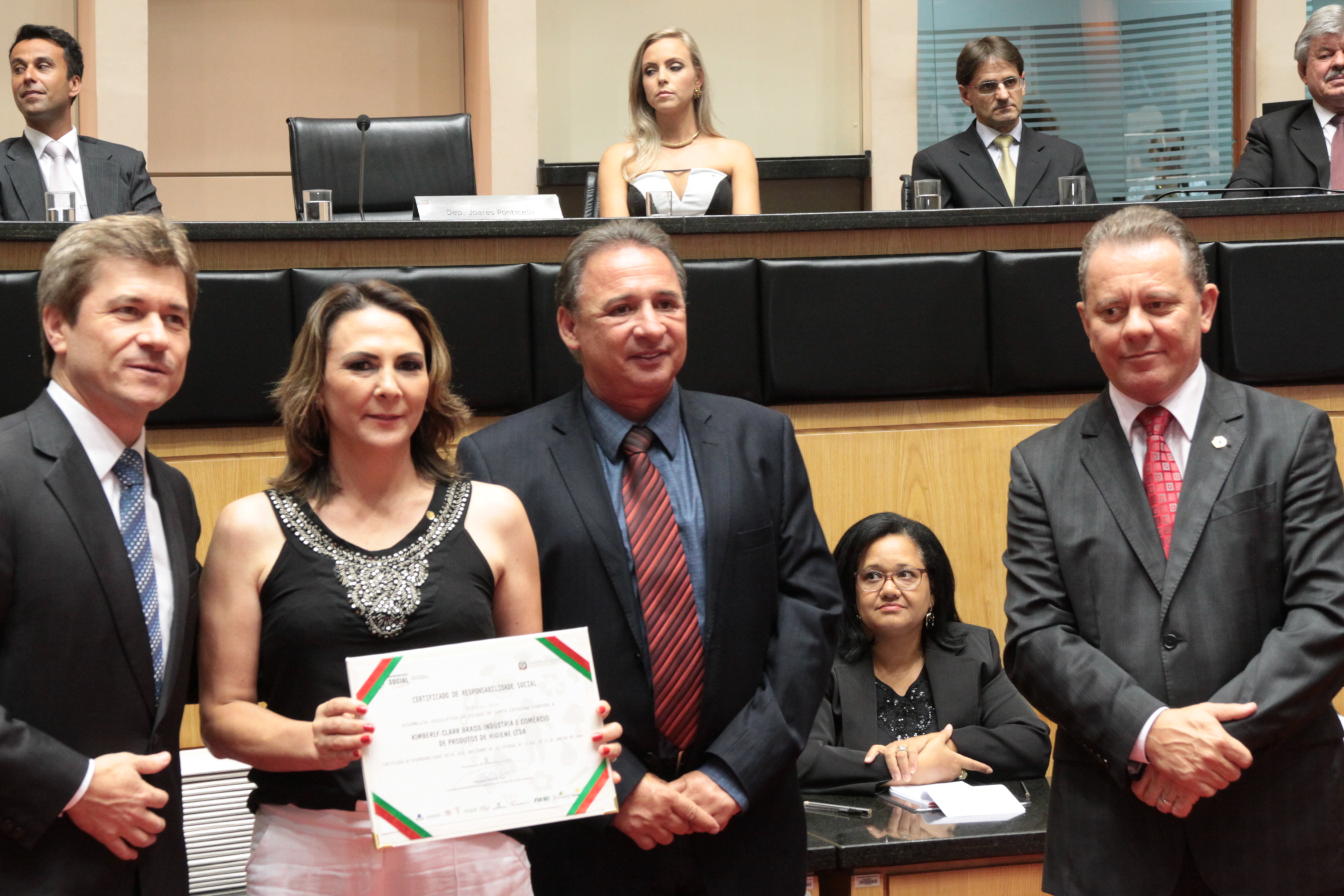 Homenageados na Sessão Especial de Certificação de Responsabilidade Social. Foto: Eduardo Guedes de Oliveira/Alesc