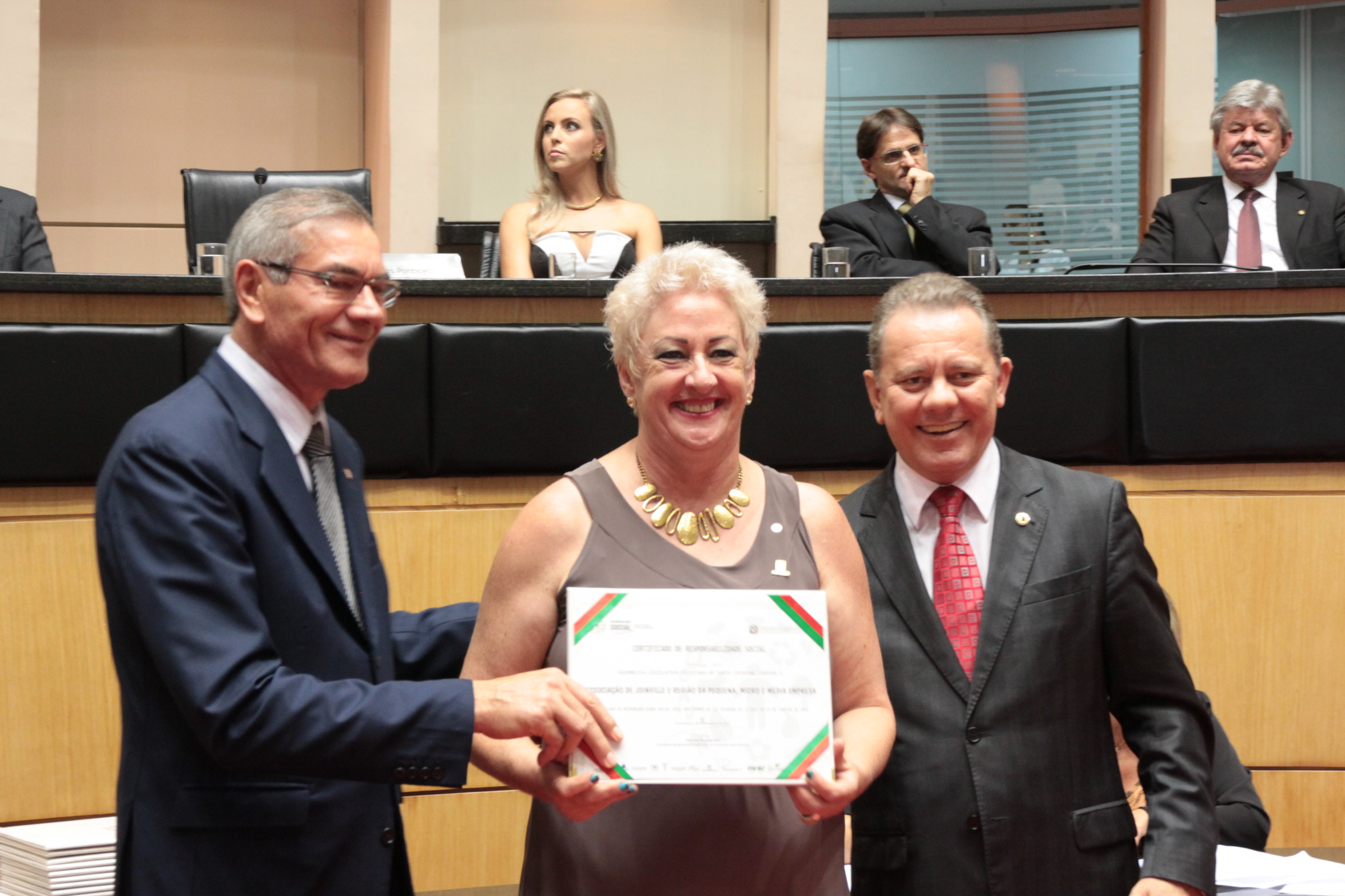 Homenageados na Sessão Especial de Certificação de Responsabilidade Social. Foto: Eduardo Guedes de Oliveira/Alesc