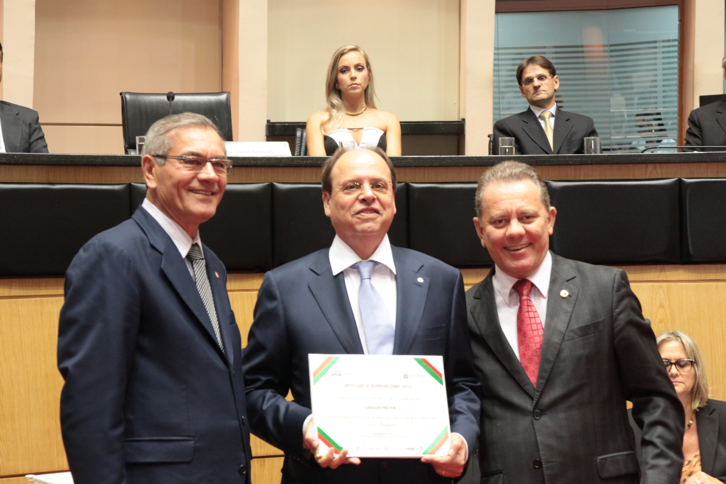Homenageados na Sessão Especial de Certificação de Responsabilidade Social. Foto: Eduardo Guedes de Oliveira/Alesc