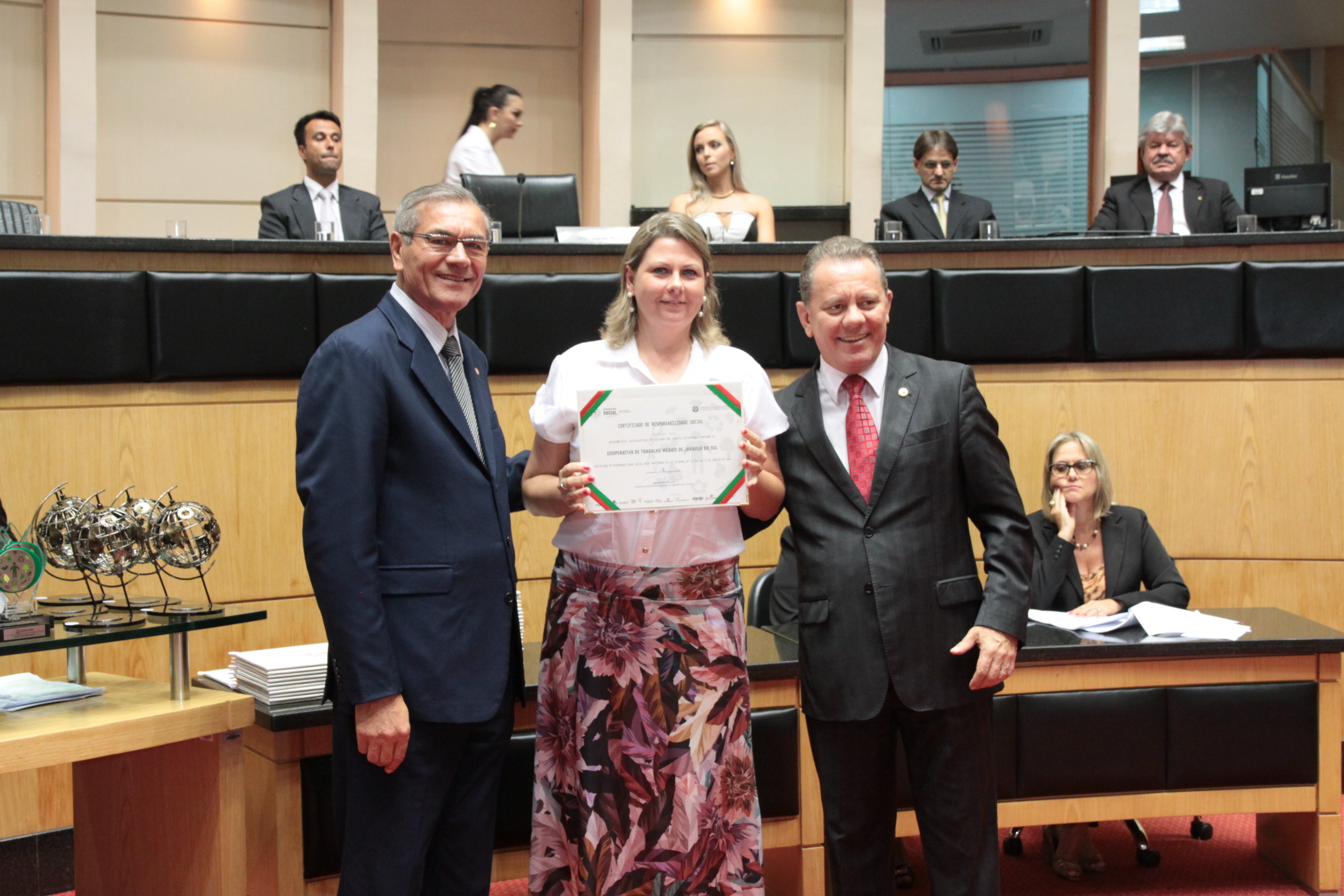 Homenageados na Sessão Especial de Certificação de Responsabilidade Social. Foto: Eduardo Guedes de Oliveira/Alesc