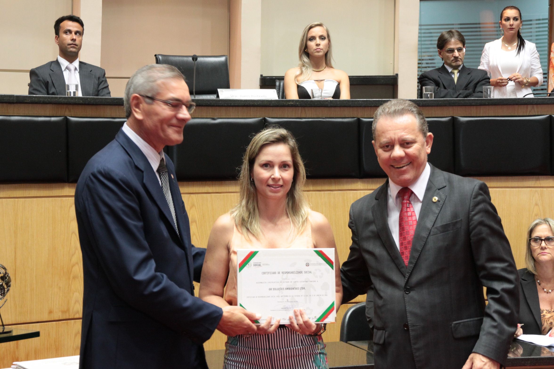 Homenageados na Sessão Especial de Certificação de Responsabilidade Social. Foto: Eduardo Guedes de Oliveira/Alesc