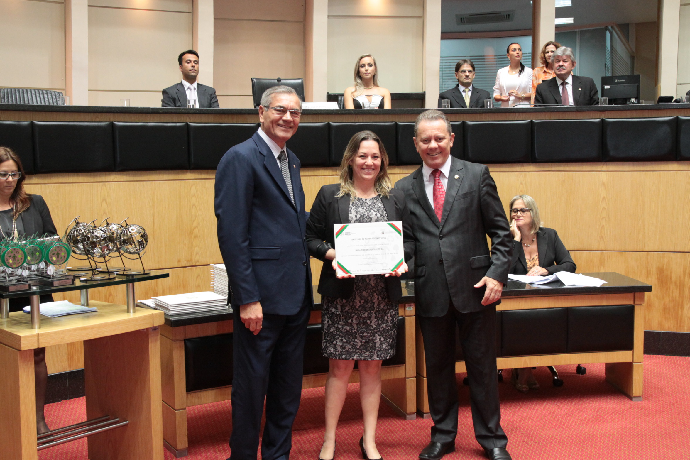 Homenageados na Sessão Especial de Certificação de Responsabilidade Social. Foto: Eduardo Guedes de Oliveira/Alesc
