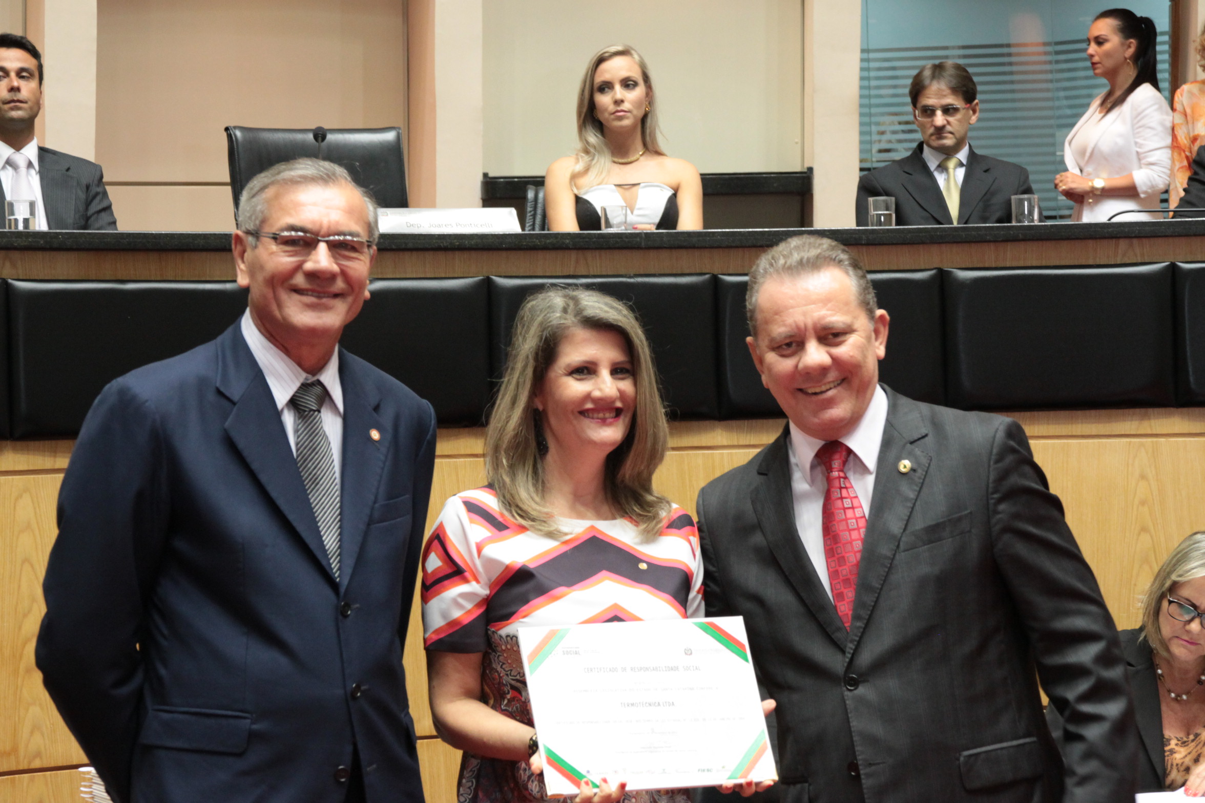 Homenageados na Sessão Especial de Certificação de Responsabilidade Social. Foto: Eduardo Guedes de Oliveira/Alesc