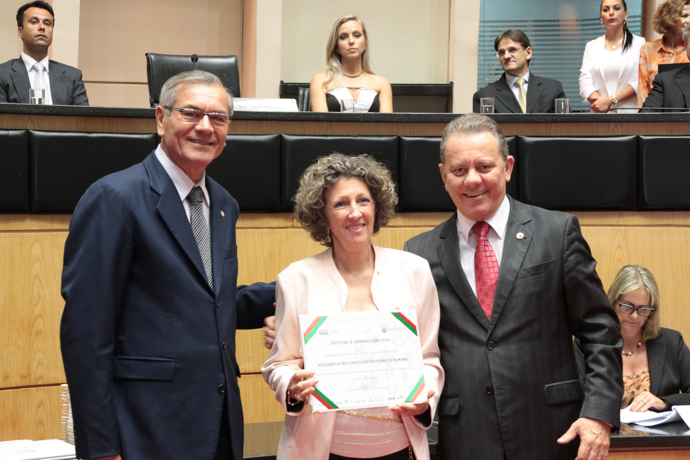 Homenageados na Sessão Especial de Certificação de Responsabilidade Social. Foto: Eduardo Guedes de Oliveira/Alesc