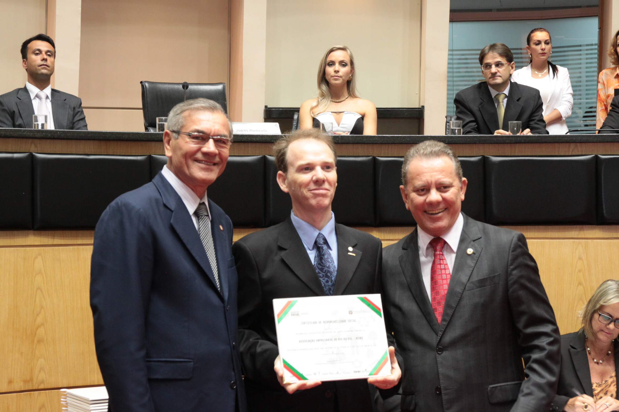 Homenageados na Sessão Especial de Certificação de Responsabilidade Social. Foto: Eduardo Guedes de Oliveira/Alesc