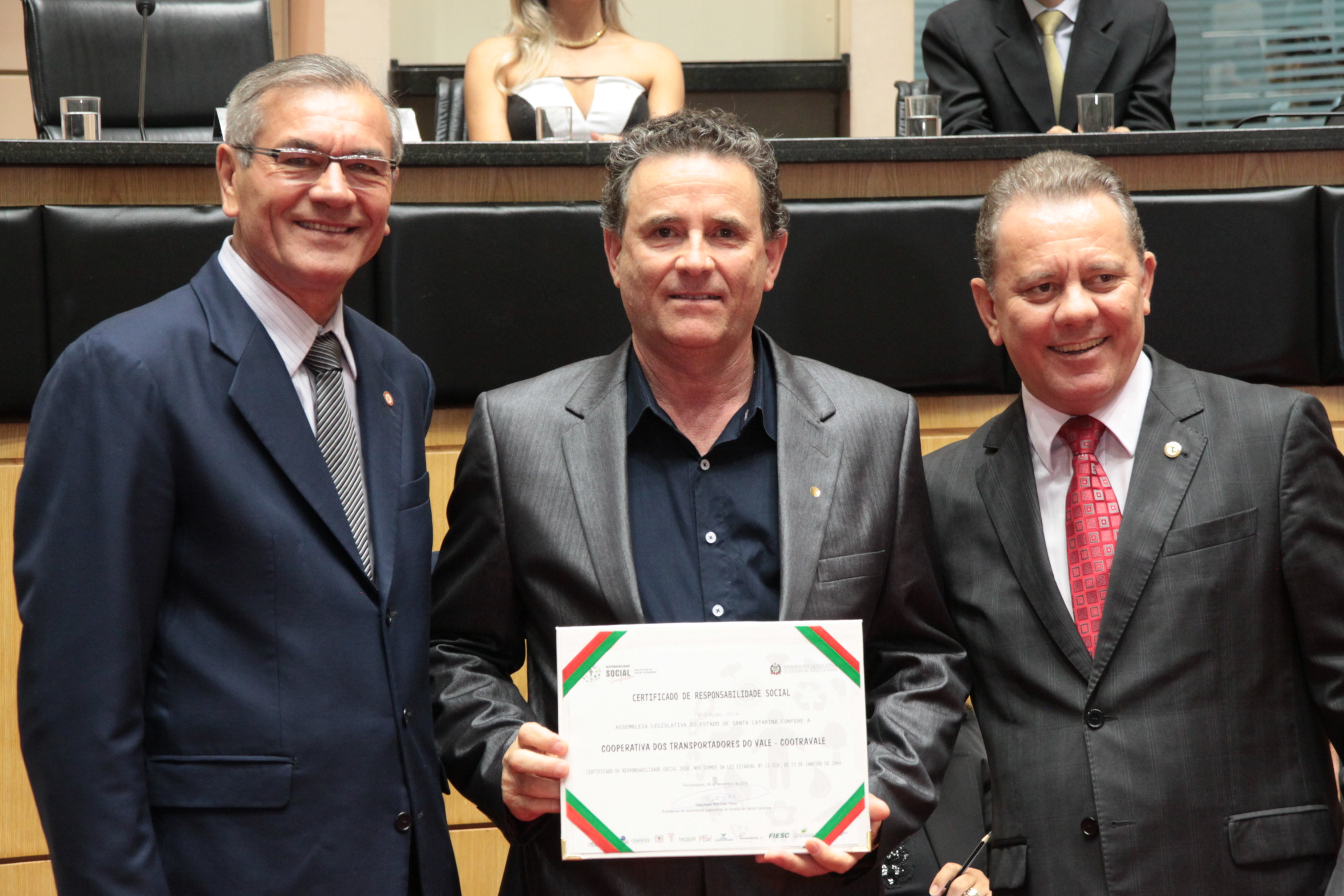 Homenageados na Sessão Especial de Certificação de Responsabilidade Social. Foto: Eduardo Guedes de Oliveira/Alesc