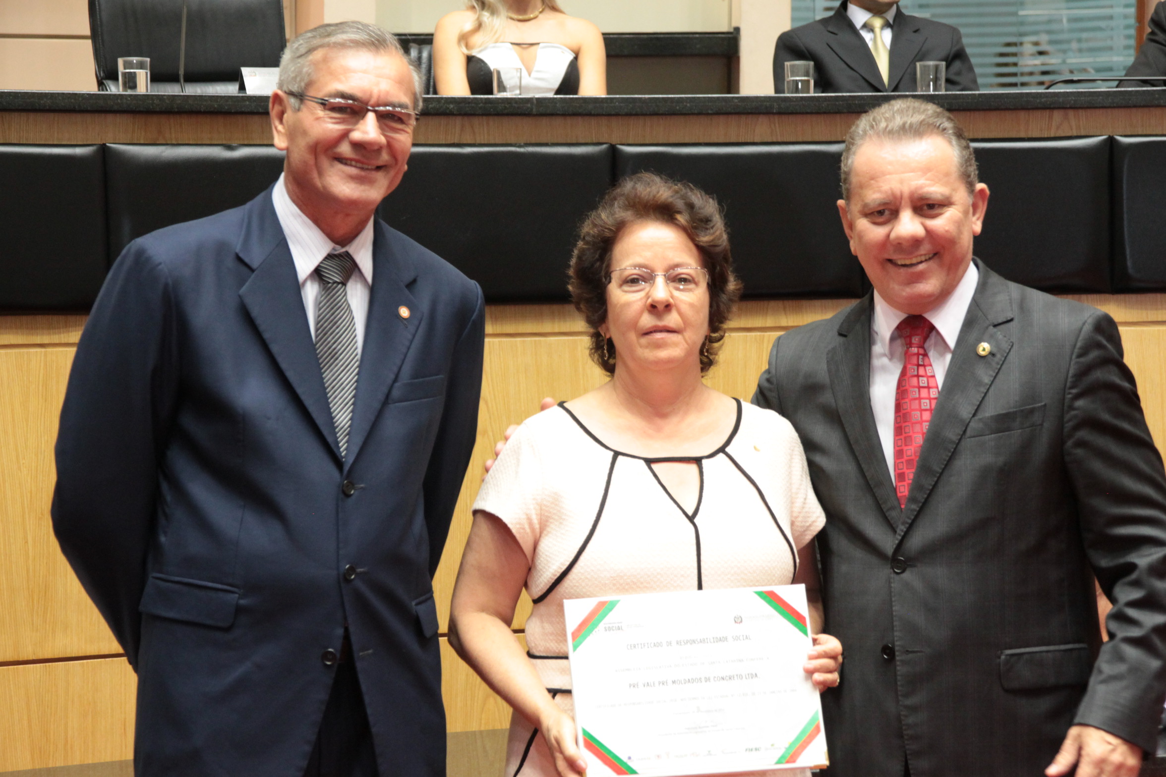 Homenageados na Sessão Especial de Certificação de Responsabilidade Social. Foto: Eduardo Guedes de Oliveira/Alesc