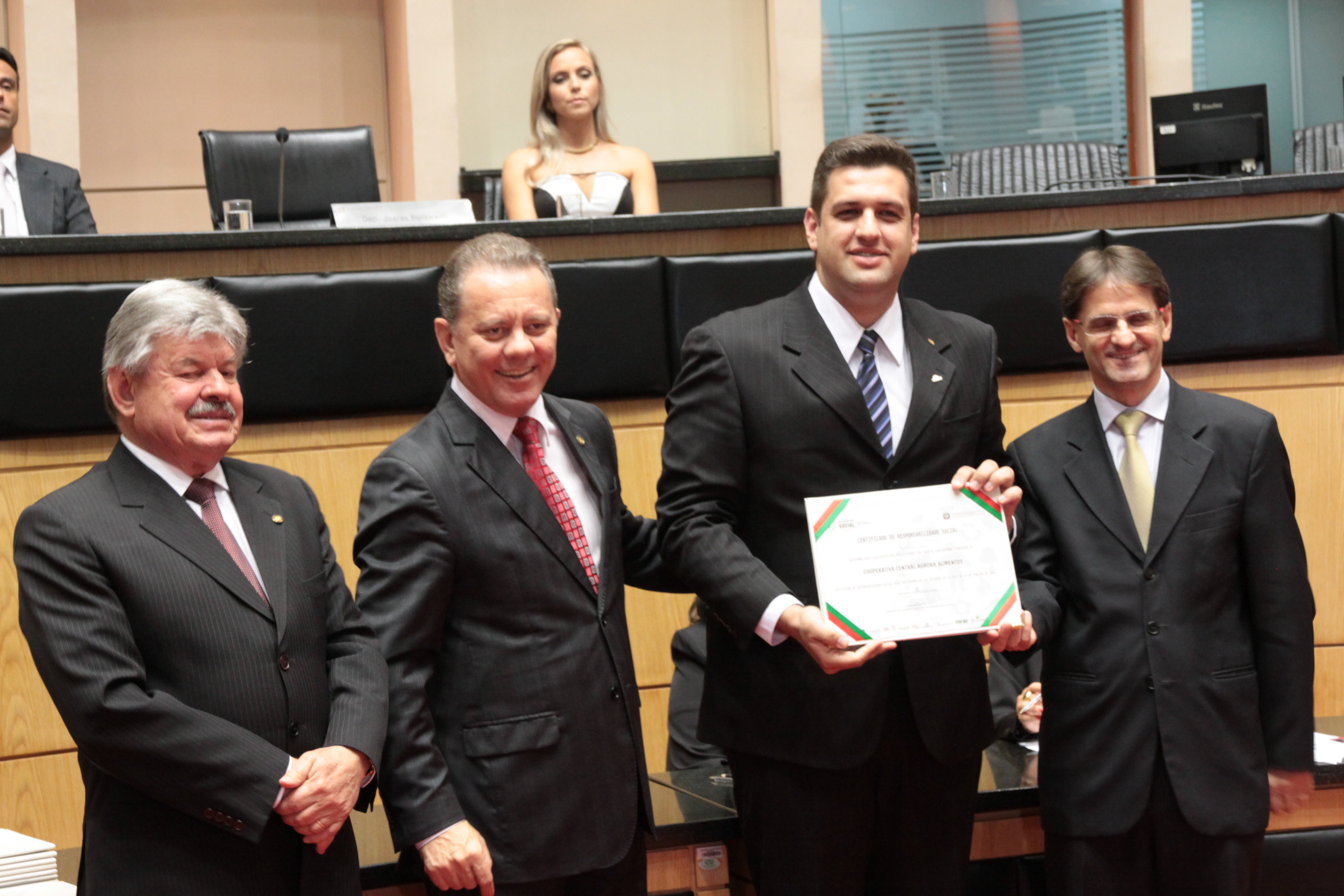 Homenageados na Sessão Especial de Certificação de Responsabilidade Social. Foto: Eduardo Guedes de Oliveira/Alesc