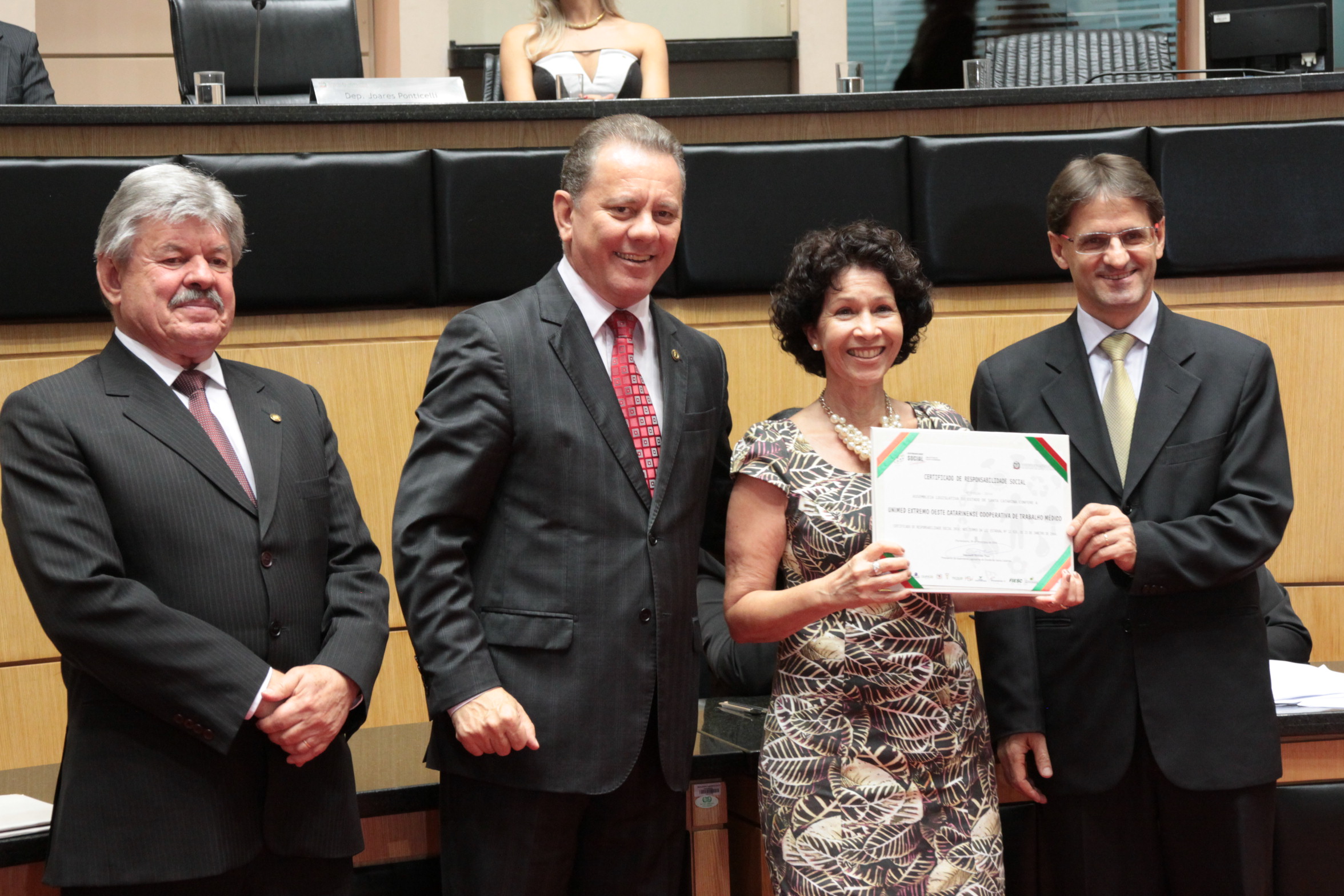 Homenageados na Sessão Especial de Certificação de Responsabilidade Social. Foto: Eduardo Guedes de Oliveira/Alesc