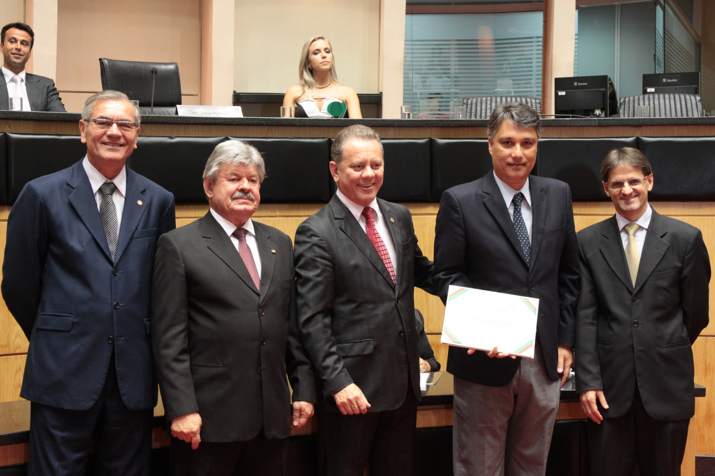 Homenageados na Sessão Especial de Certificação de Responsabilidade Social. Foto: Eduardo Guedes de Oliveira/Alesc