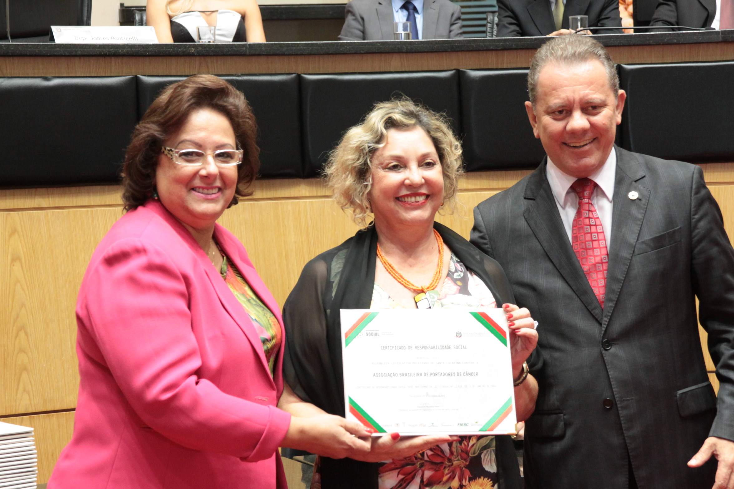 Homenageados na Sessão Especial de Certificação de Responsabilidade Social. Foto: Eduardo Guedes de Oliveira/Alesc