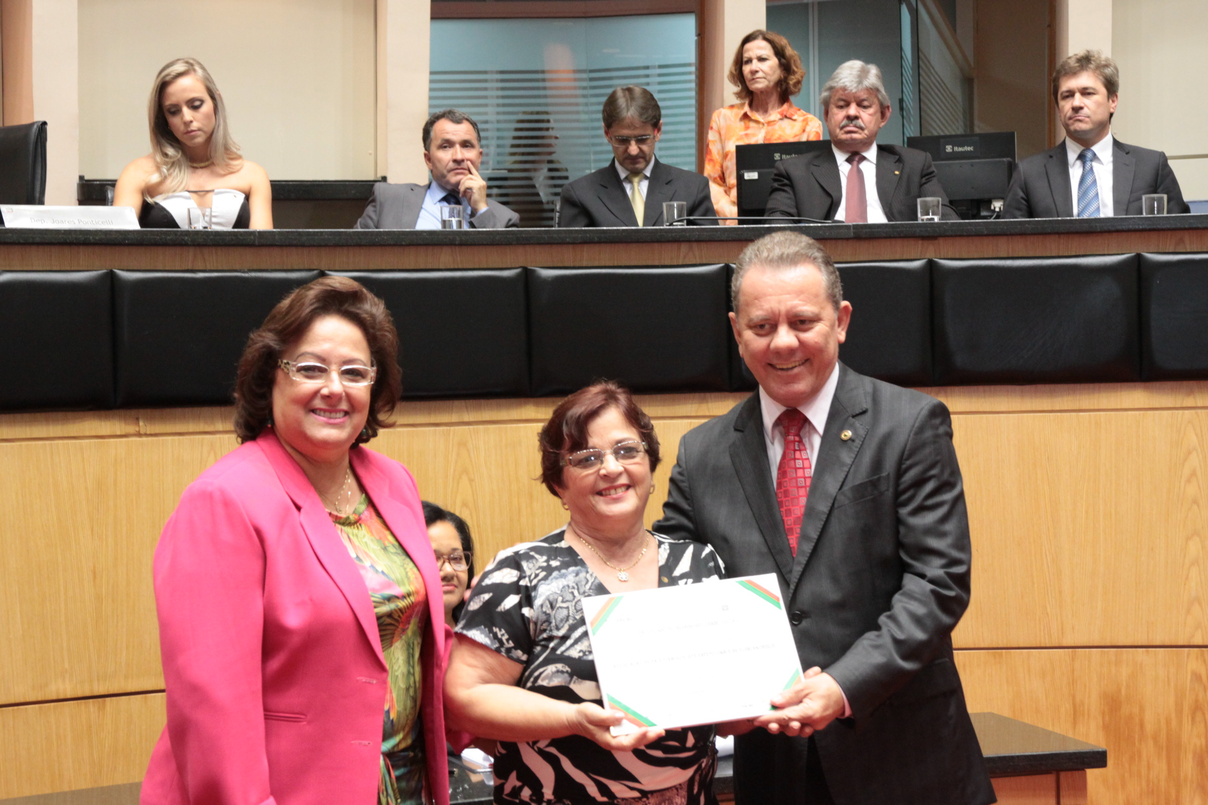 Homenageados na Sessão Especial de Certificação de Responsabilidade Social. Foto: Eduardo Guedes de Oliveira/Alesc