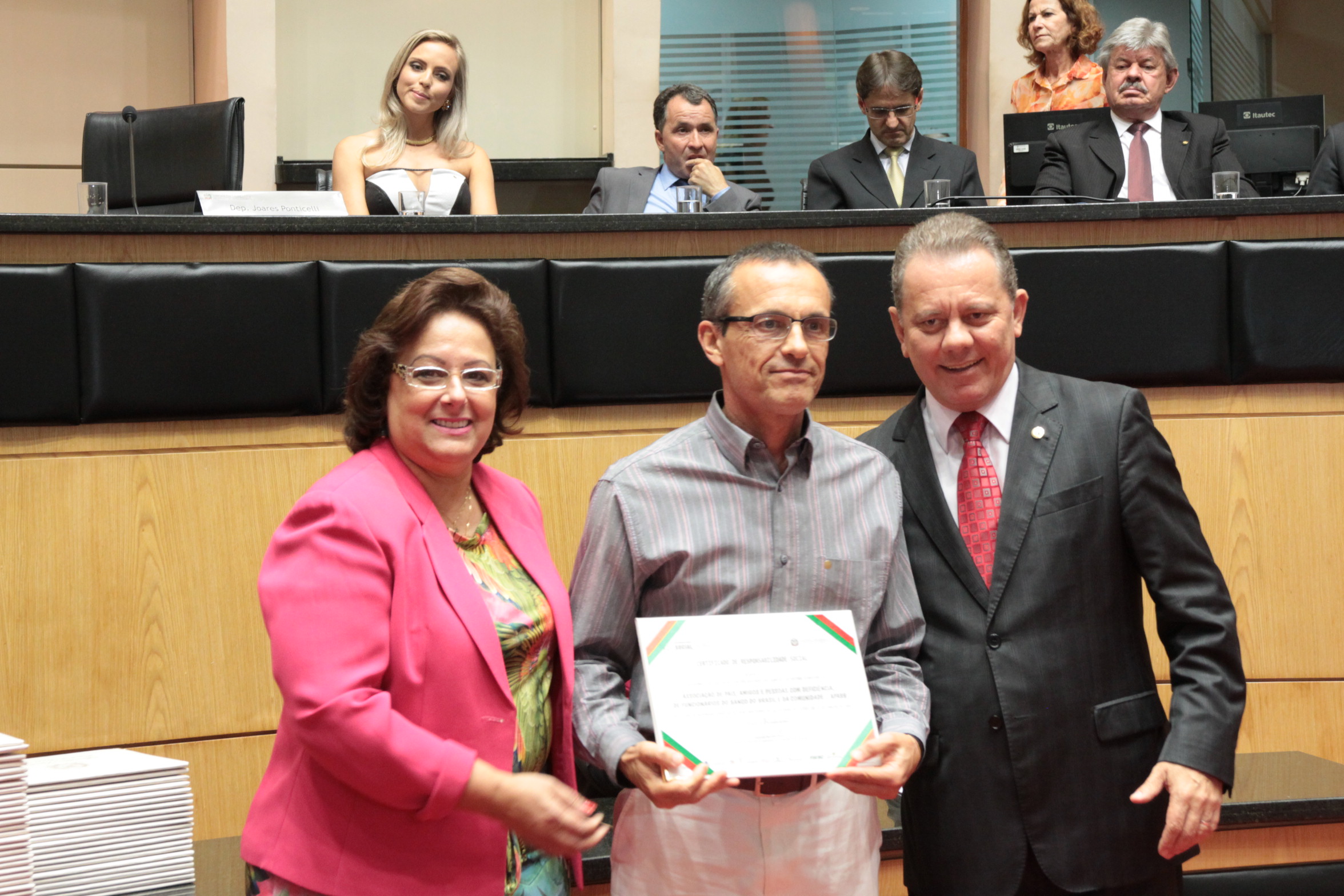 Homenageados na Sessão Especial de Certificação de Responsabilidade Social. Foto: Eduardo Guedes de Oliveira/Alesc