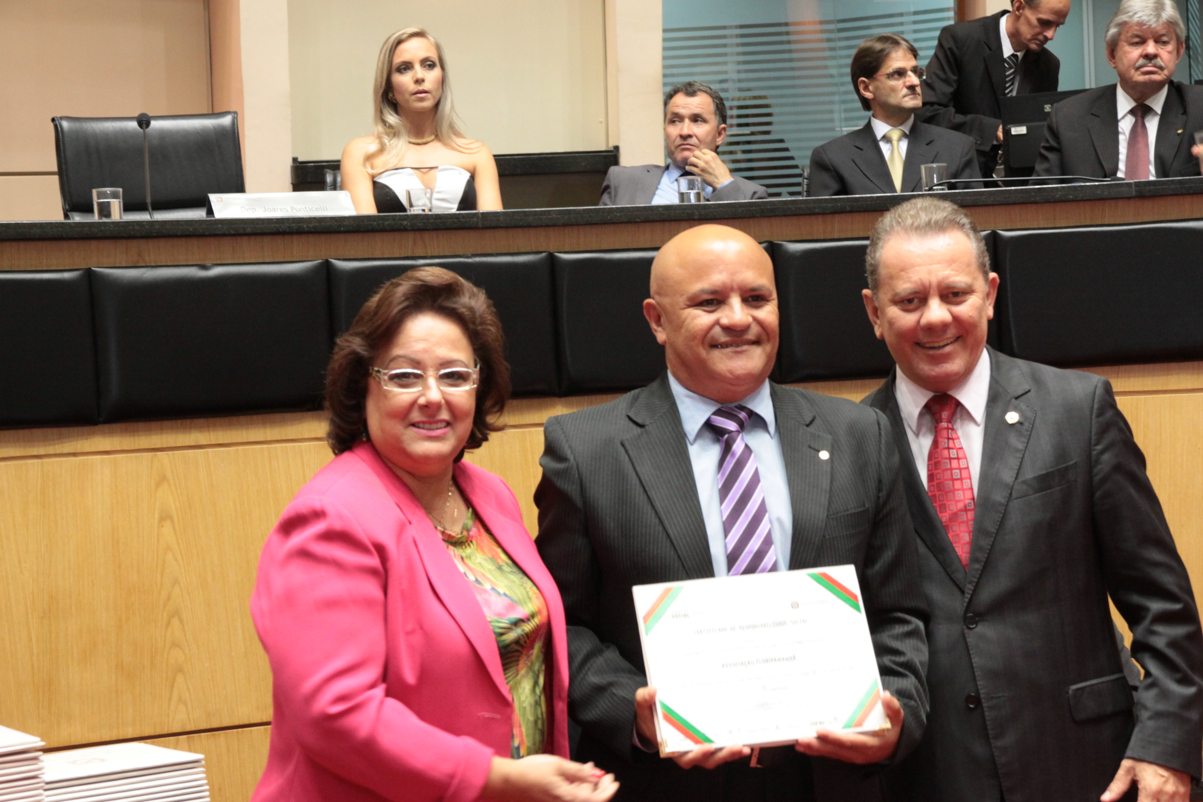 Homenageados na Sessão Especial de Certificação de Responsabilidade Social. Foto: Eduardo Guedes de Oliveira/Alesc