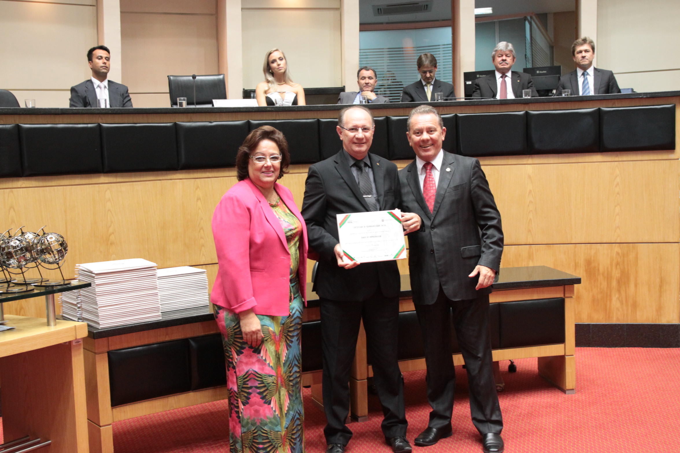 Homenageados na Sessão Especial de Certificação de Responsabilidade Social. Foto: Eduardo Guedes de Oliveira/Alesc