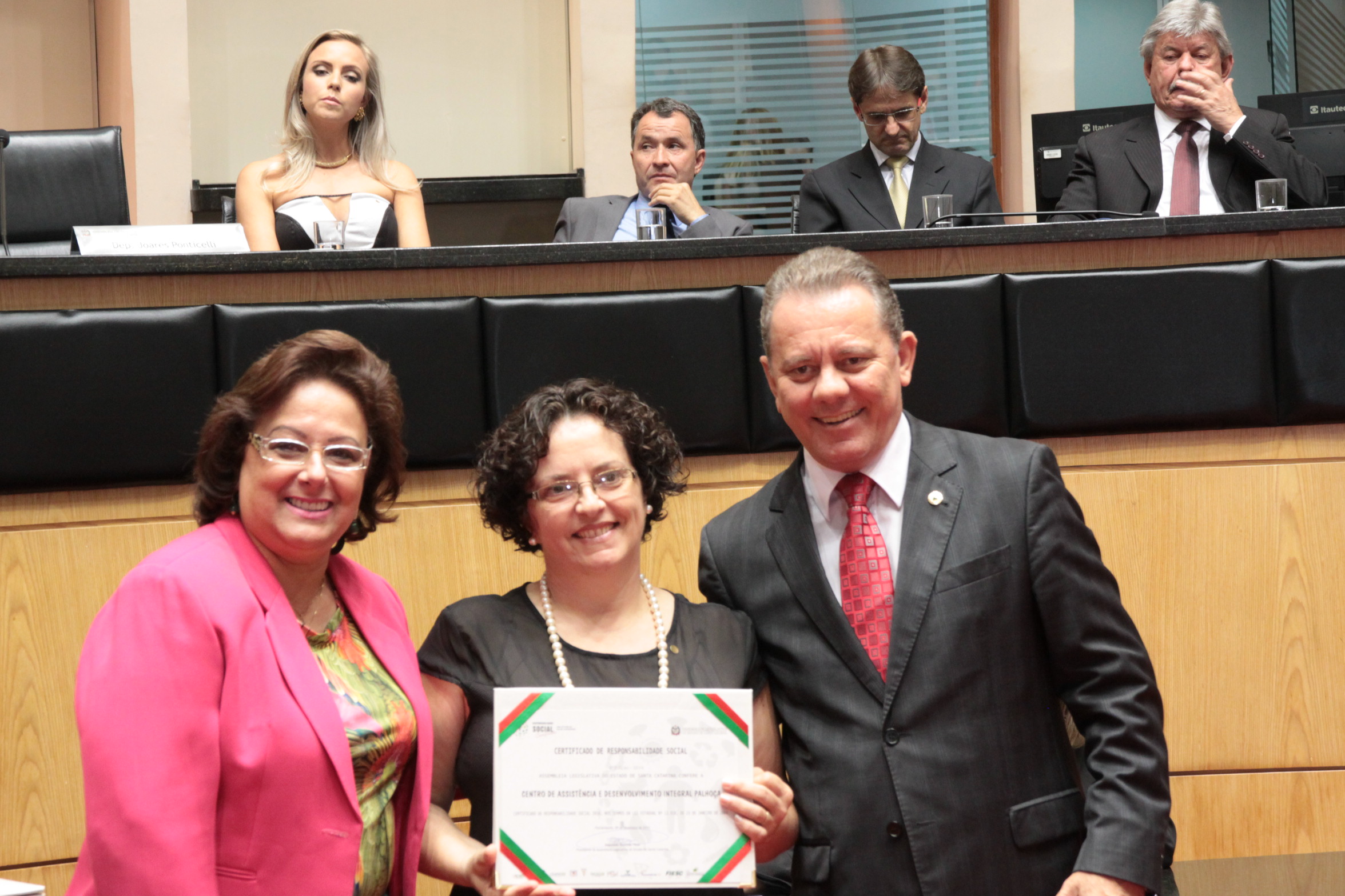 Homenageados na Sessão Especial de Certificação de Responsabilidade Social. Foto: Eduardo Guedes de Oliveira/Alesc