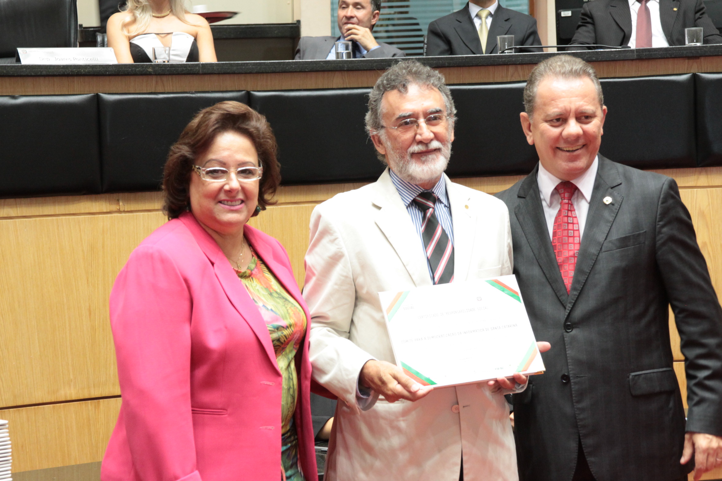 Homenageados na Sessão Especial de Certificação de Responsabilidade Social. Foto: Eduardo Guedes de Oliveira/Alesc