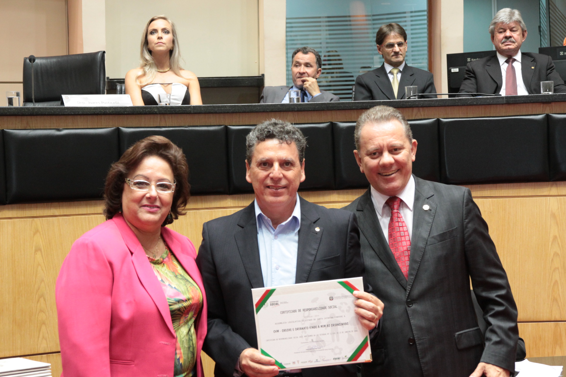 Homenageados na Sessão Especial de Certificação de Responsabilidade Social. Foto: Eduardo Guedes de Oliveira/Alesc