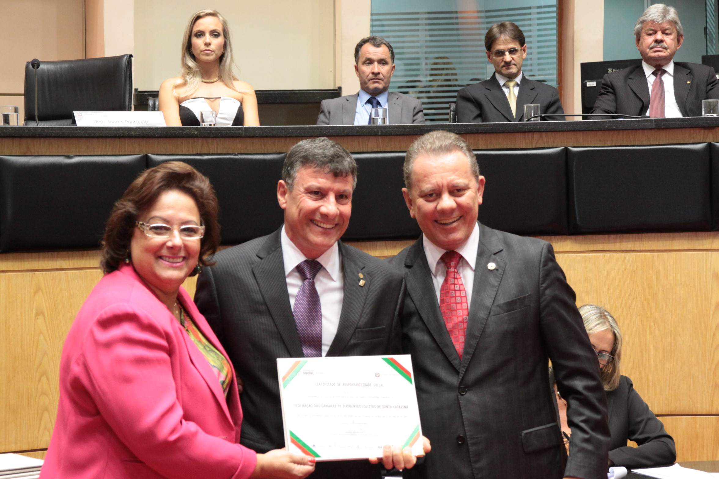 Homenageados na Sessão Especial de Certificação de Responsabilidade Social. Foto: Eduardo Guedes de Oliveira/Alesc