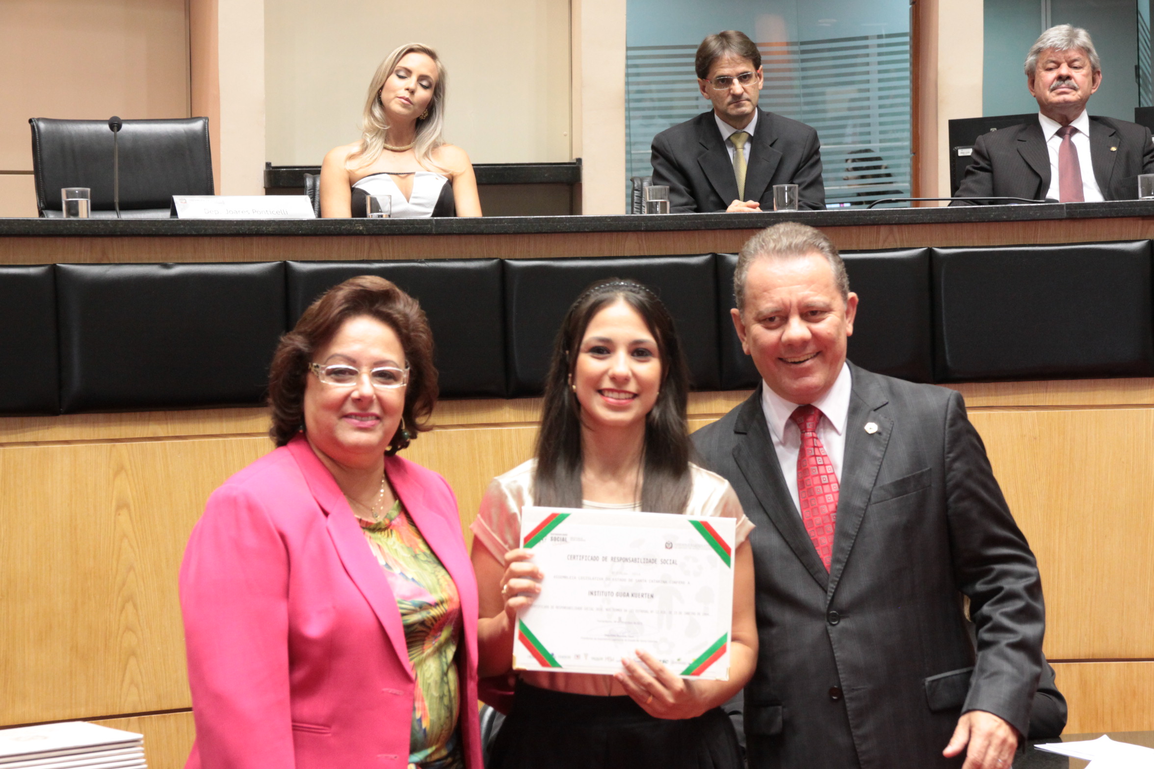 Homenageados na Sessão Especial de Certificação de Responsabilidade Social. Foto: Eduardo Guedes de Oliveira/Alesc