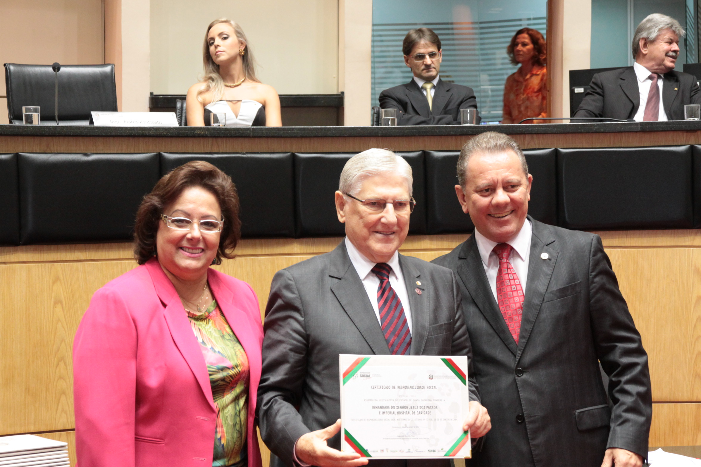 Homenageados na Sessão Especial de Certificação de Responsabilidade Social. Foto: Eduardo Guedes de Oliveira/Alesc