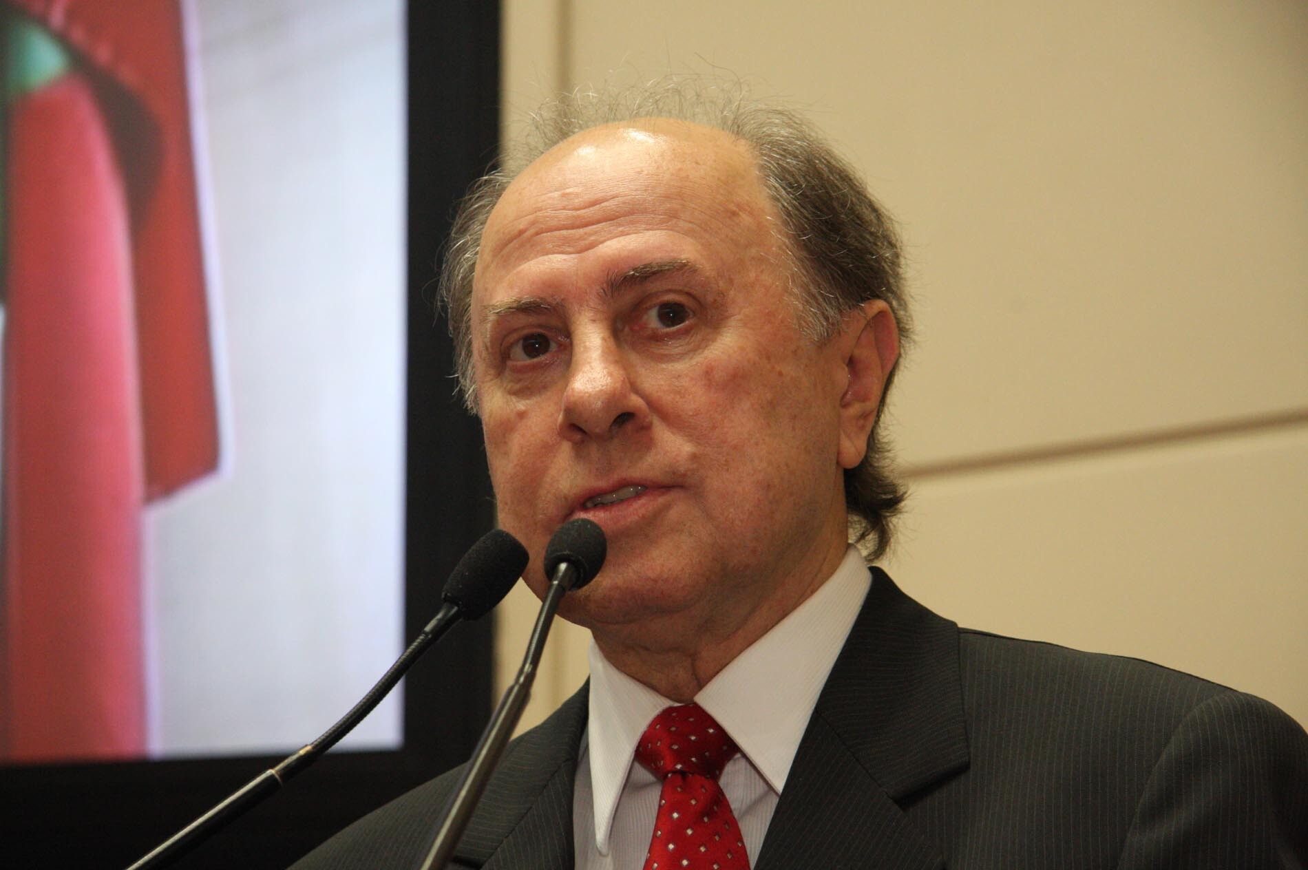 Assembleia lamenta a morte do ex-presidente da Fiesc Alcantaro Corrêa