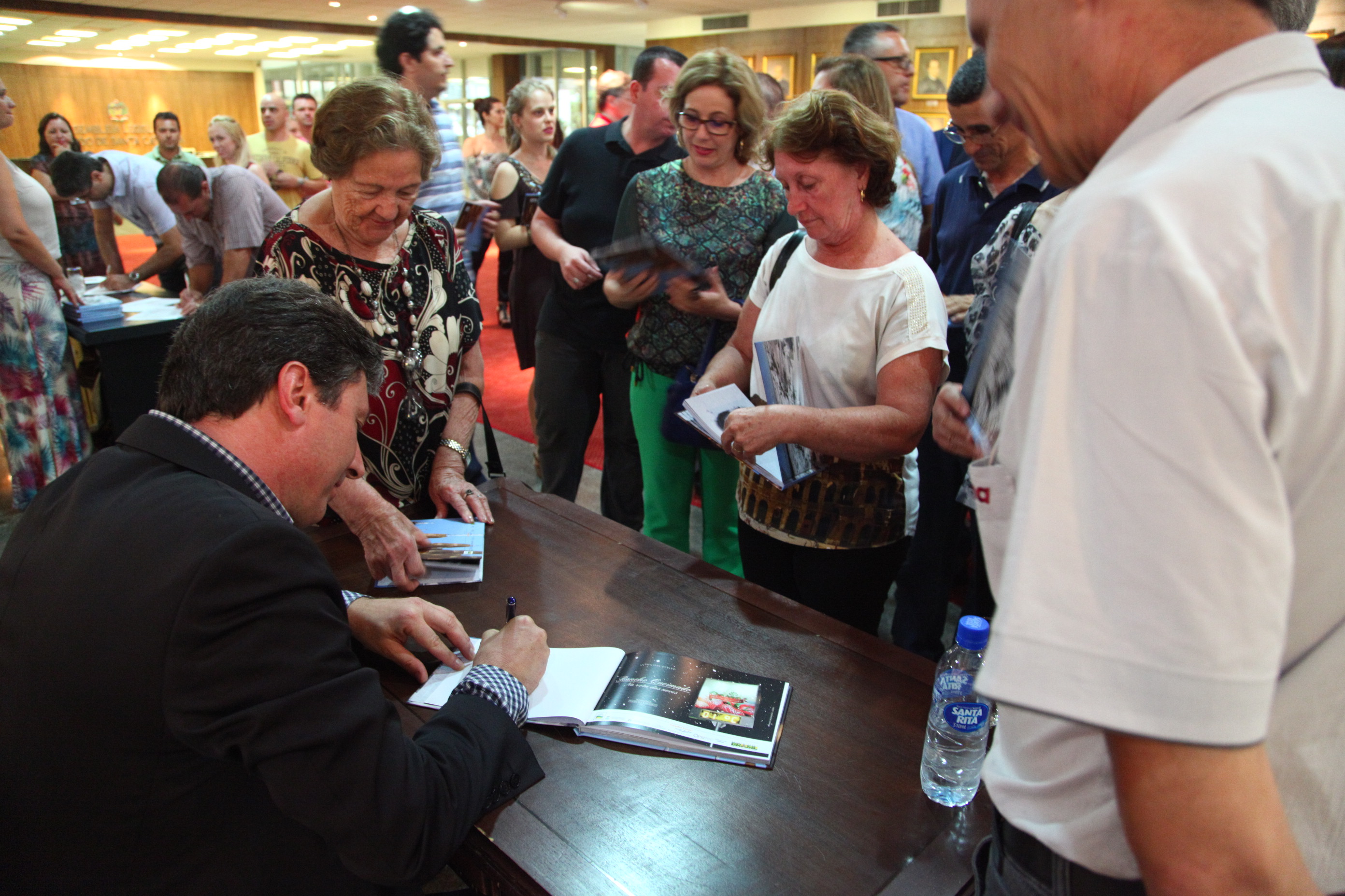 Lançamento Literário - Rancho Queimado na Rota das Neves - Philippe Debled