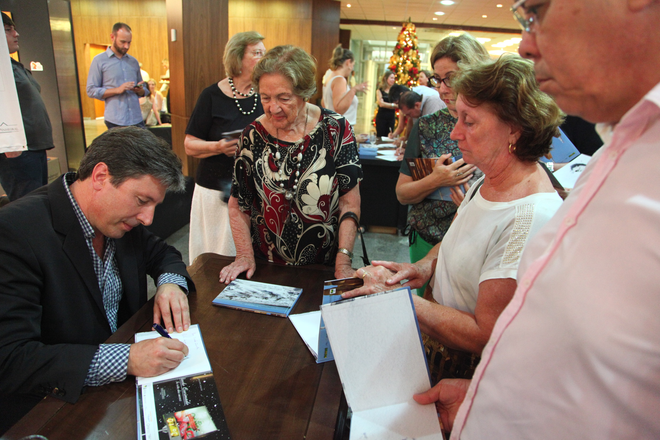 Lançamento Literário - Rancho Queimado na Rota das Neves - Philippe Debled