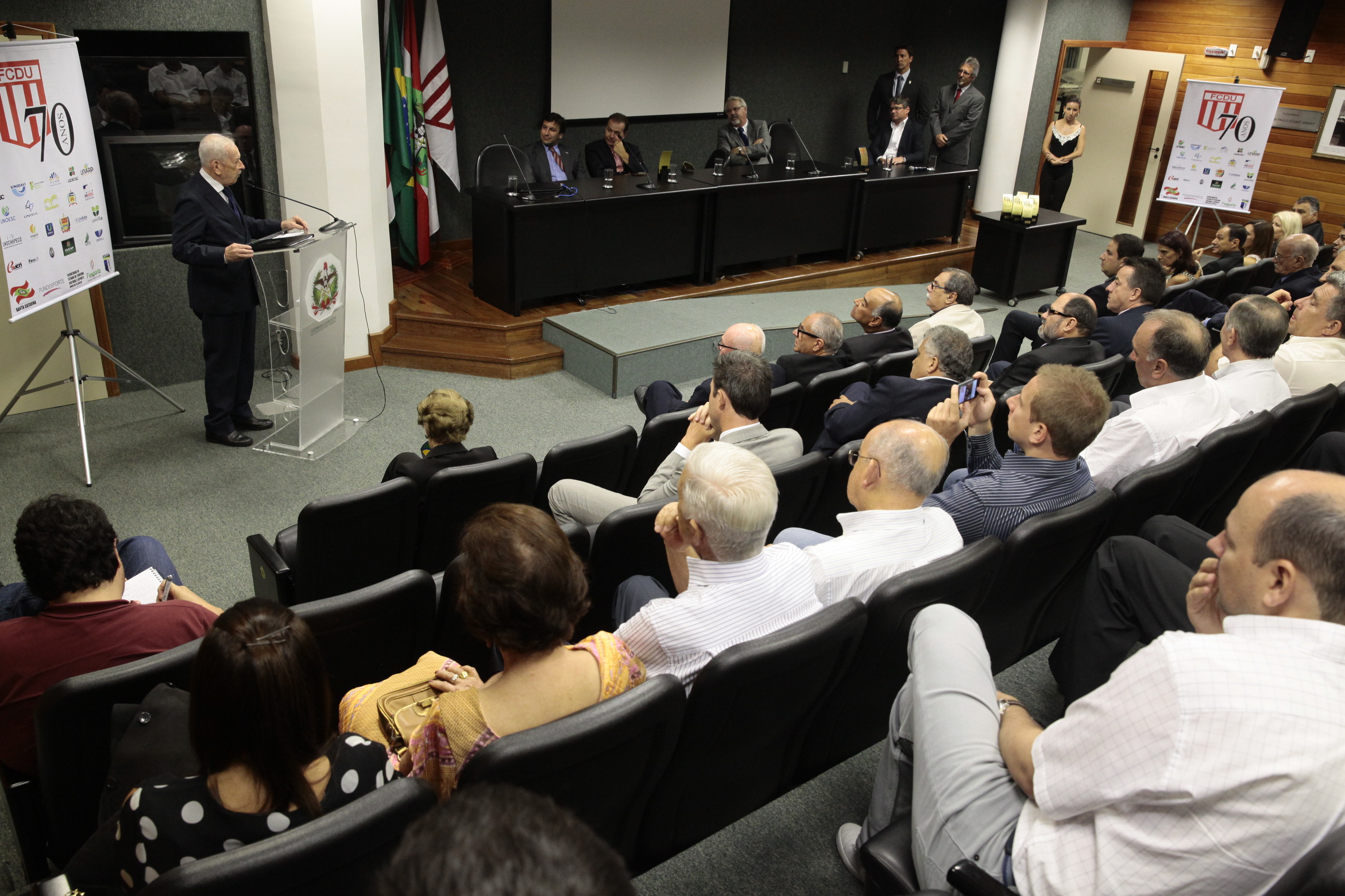 Solenidade alusiva aos 70 anos da Federação Catarinense do Desporto Universitário (FCDU). Foto: Miriam Zomer/Agência AL