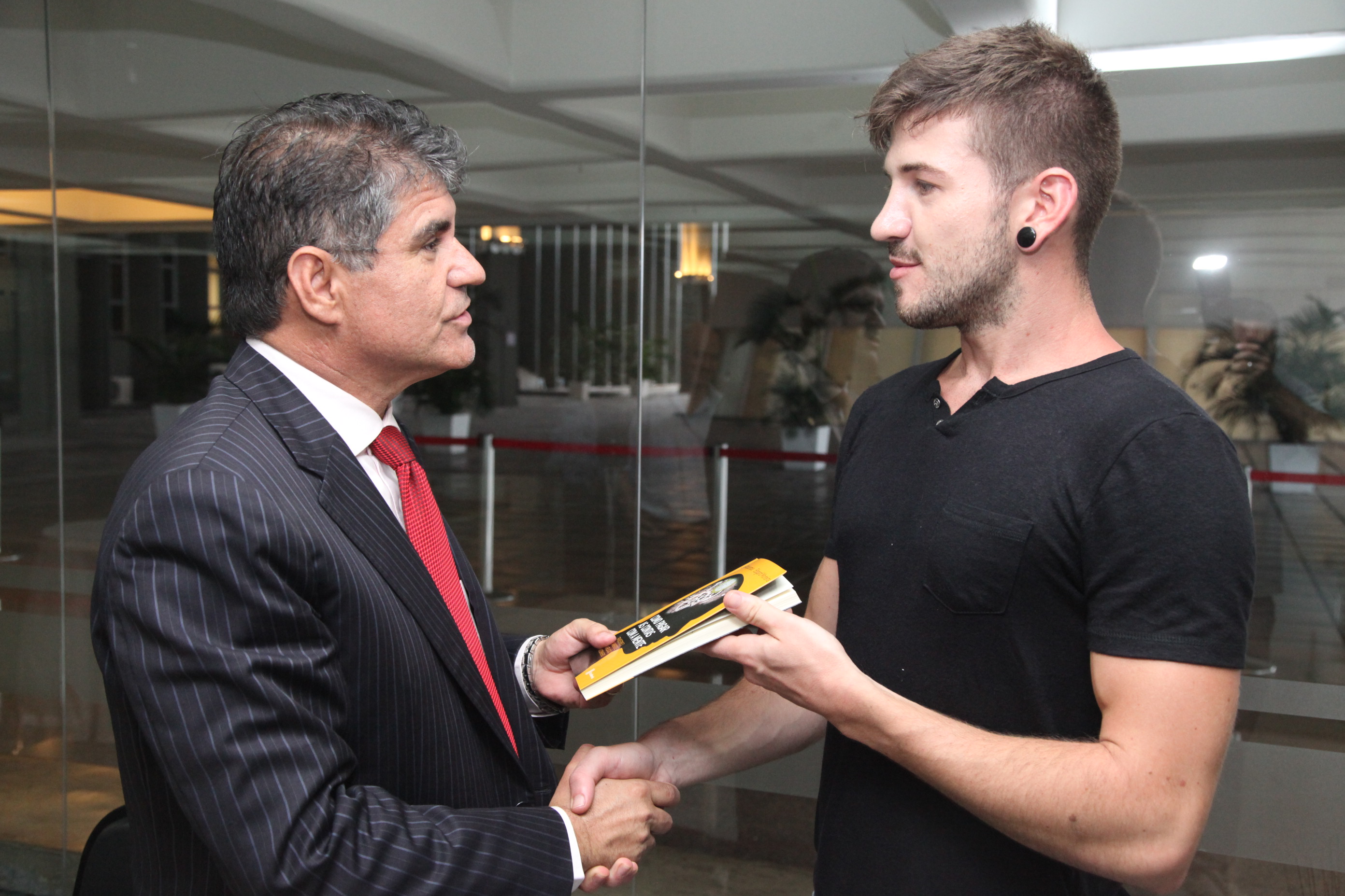 Lançamento do livro Como Pagar Contas com a Mente. Foto: Fábio Queiroz / Agência AL