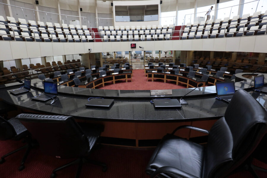 Assembleia credencia veículos para cobertura da posse do governador