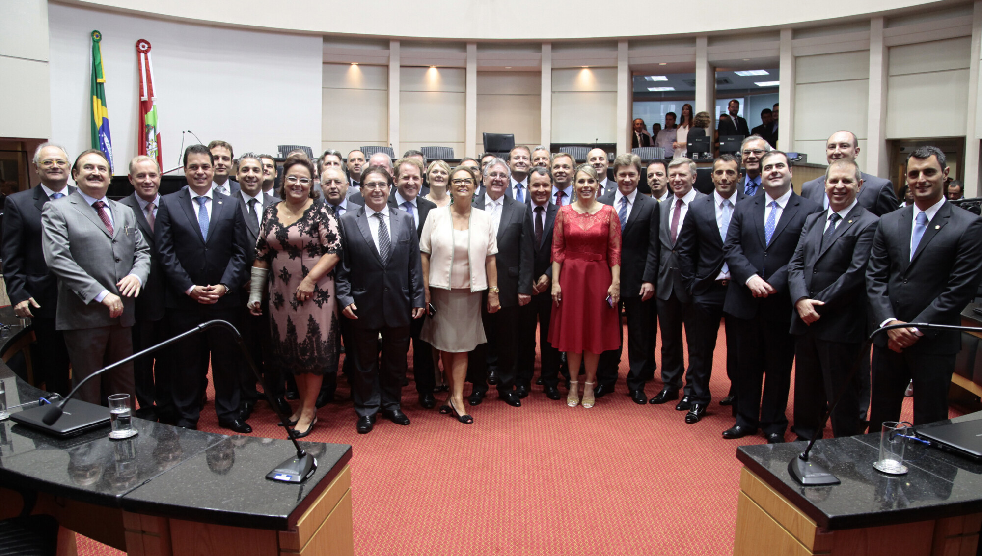 Deputados tomam posse e elegem Merisio presidente do Legislativo
