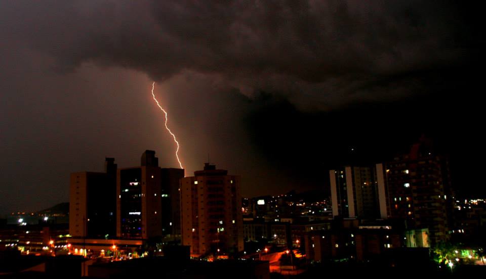 Tempestades com raios. Foto: Carlos Kilian